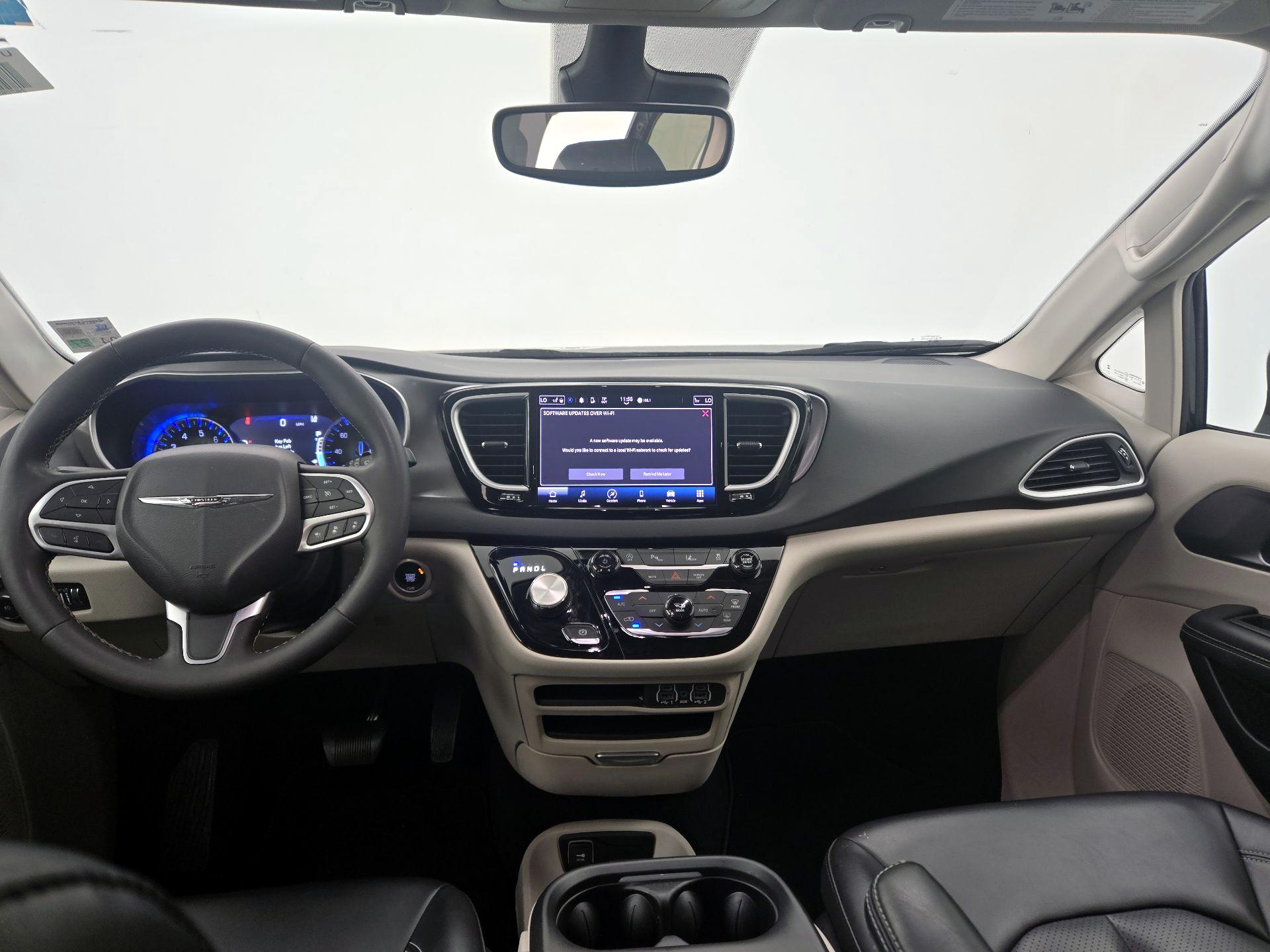 Thumbnail: 2023 Chrysler Pacifica - 9