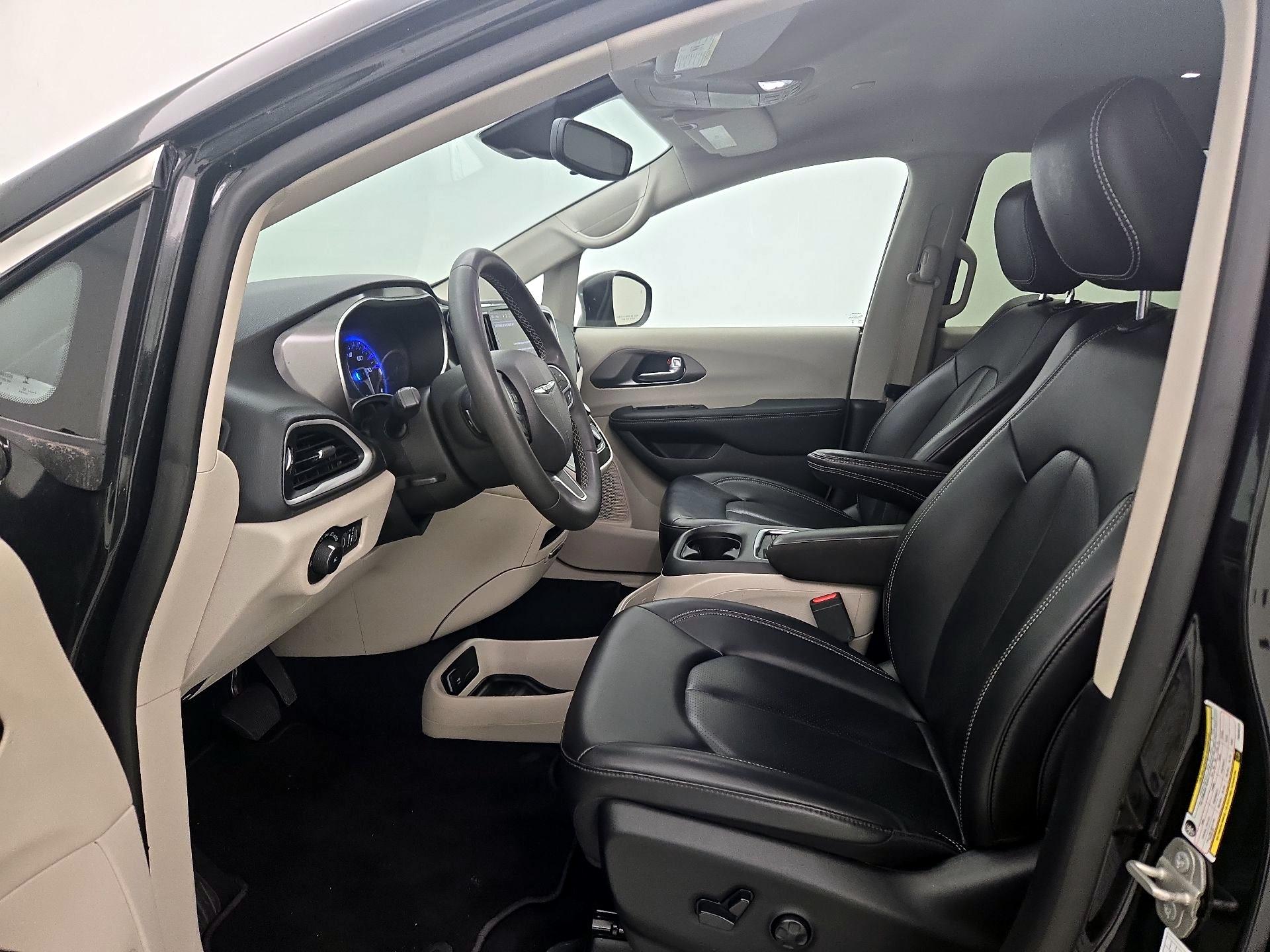 Thumbnail: 2023 Chrysler Pacifica - 11