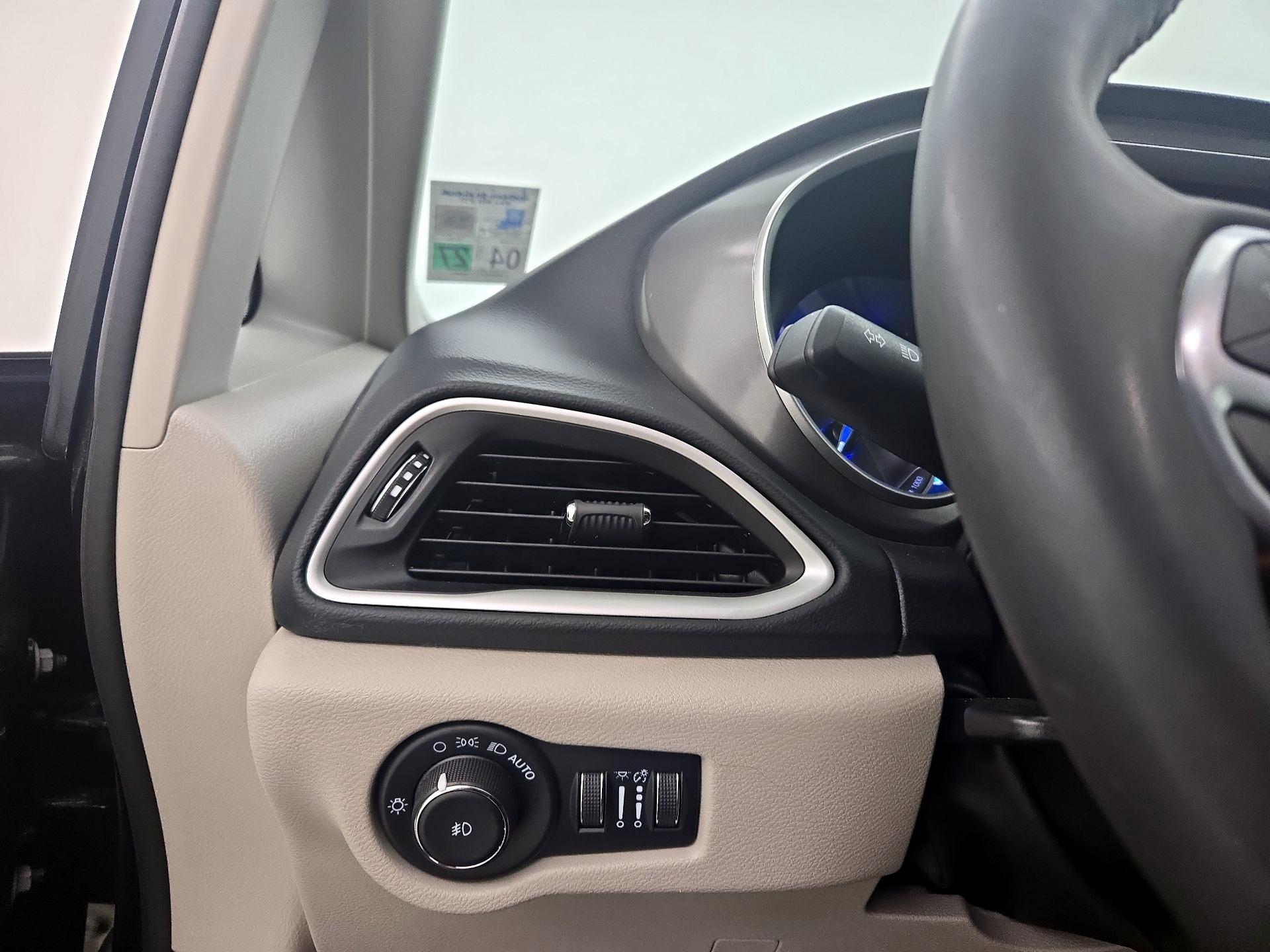 Thumbnail: 2023 Chrysler Pacifica - 13