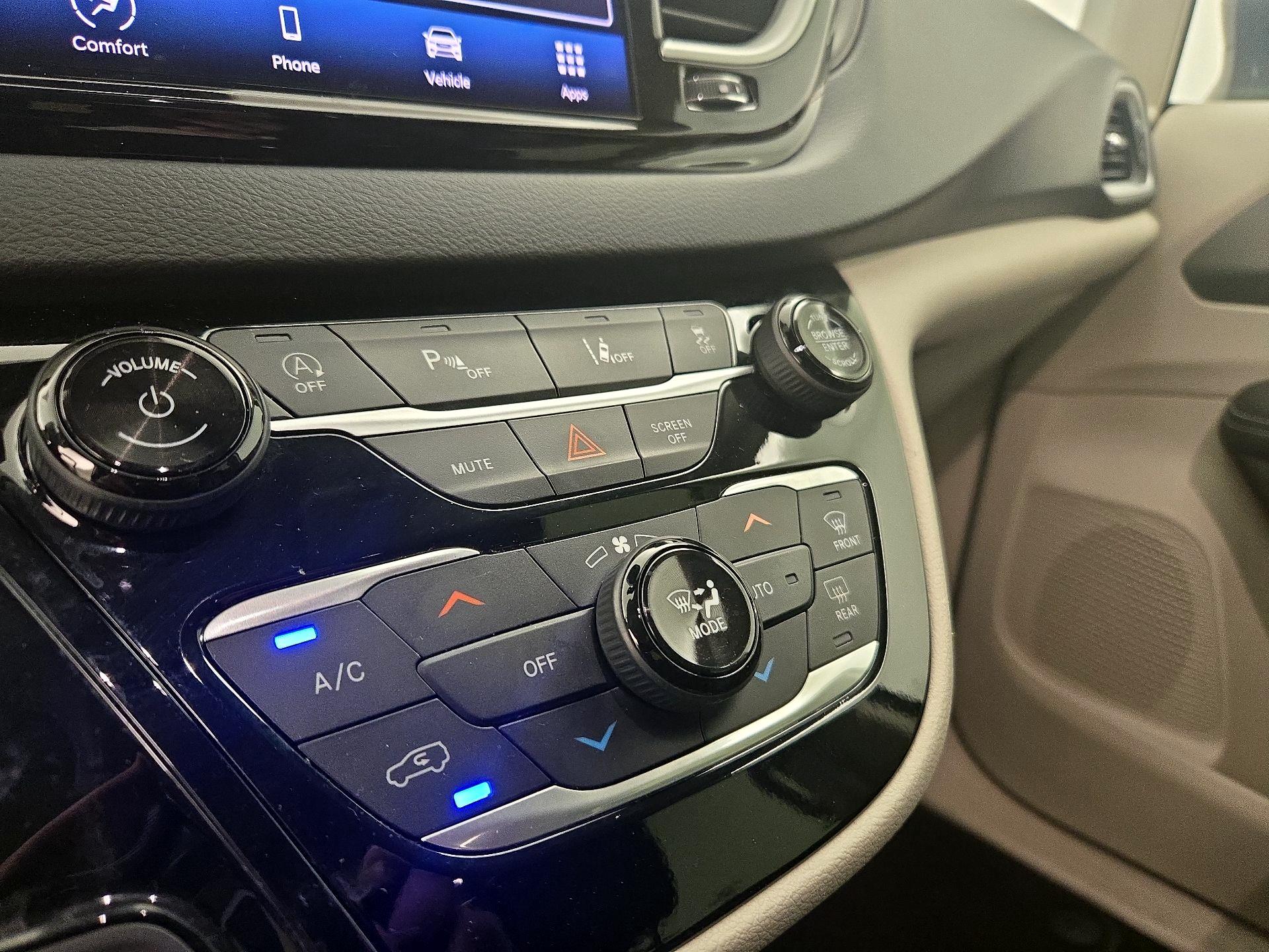 Thumbnail: 2023 Chrysler Pacifica - 16