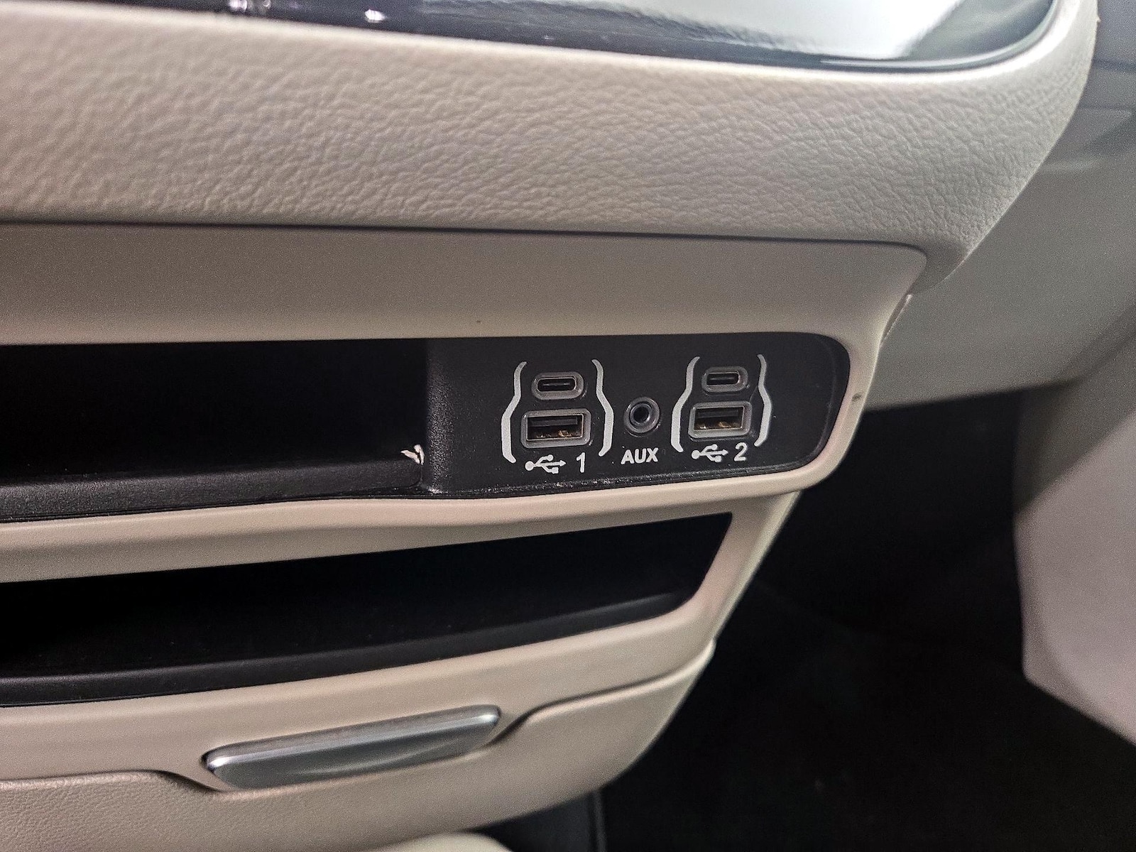 2023 Chrysler Pacifica Touring L - Photo 19
