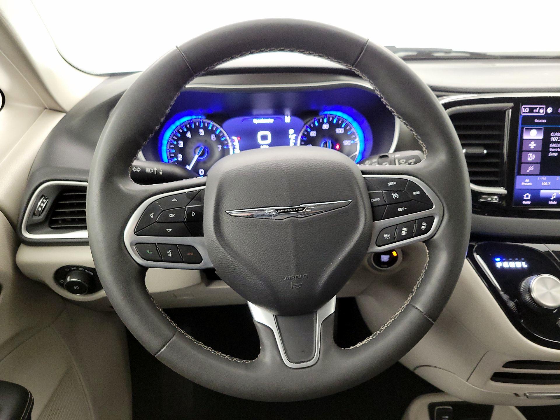 Thumbnail: 2023 Chrysler Pacifica - 10