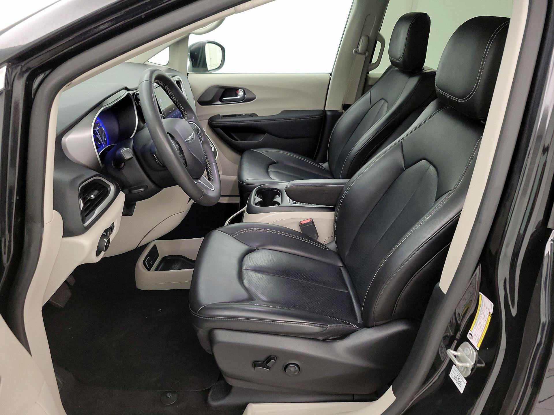 Thumbnail: 2023 Chrysler Pacifica - 11