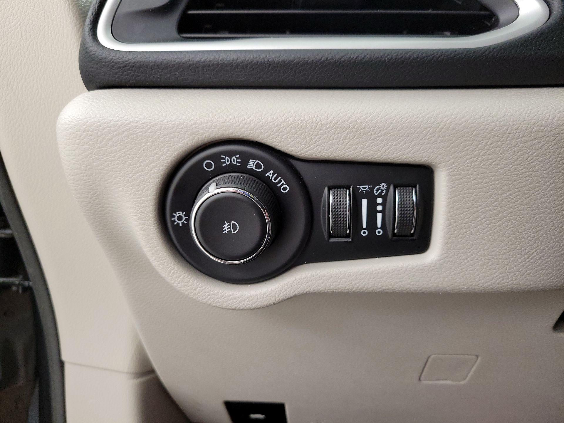 Thumbnail: 2023 Chrysler Pacifica - 13
