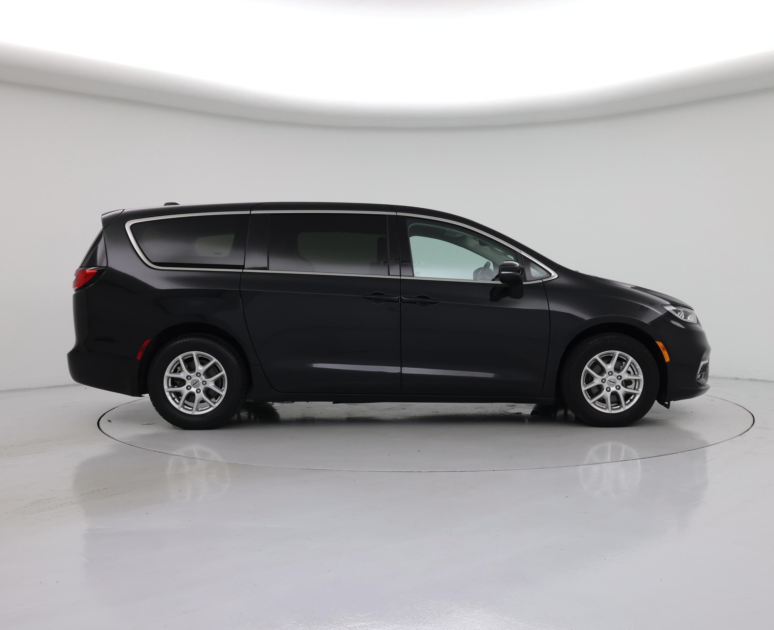 Thumbnail: 2023 Chrysler Pacifica - 7