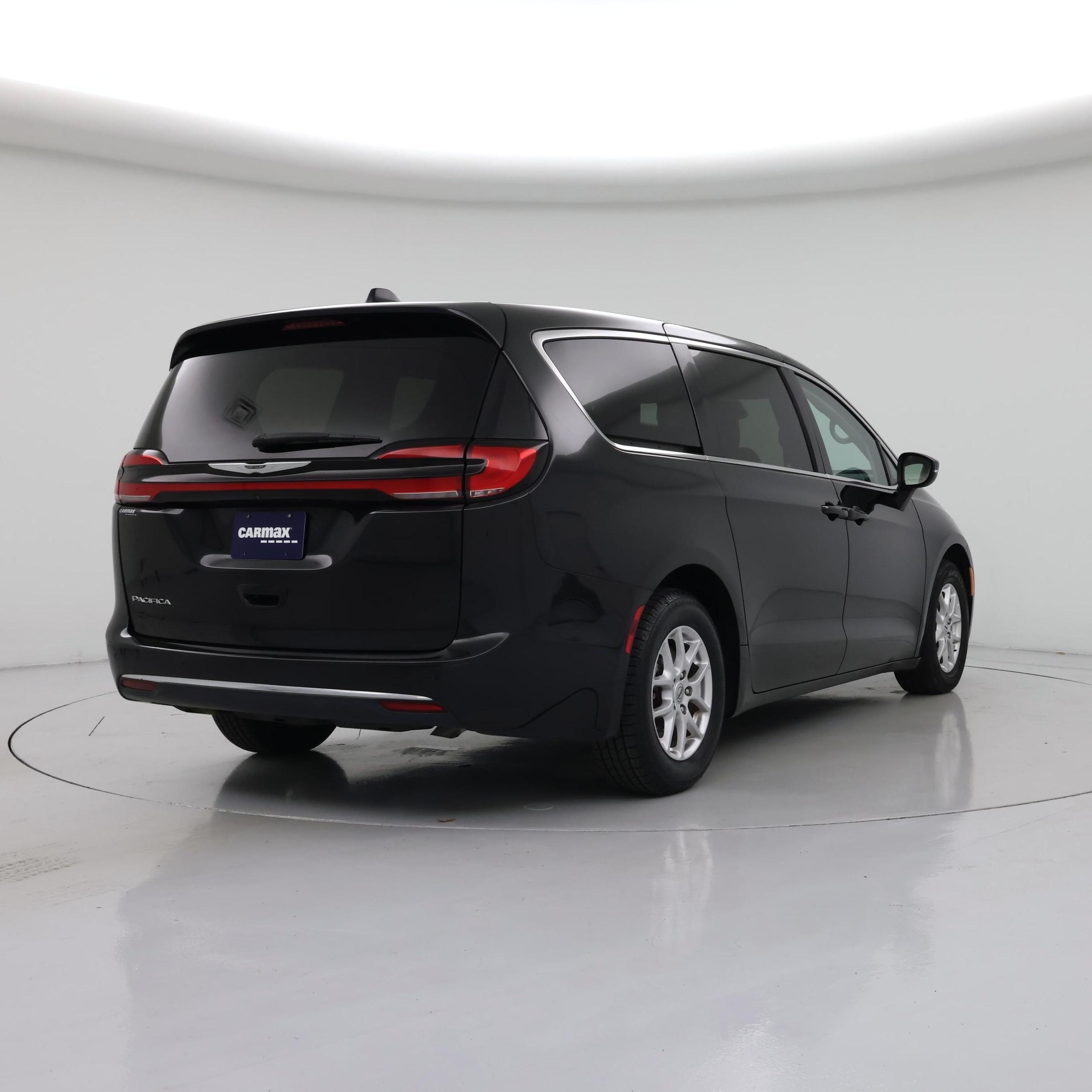 Thumbnail: 2023 Chrysler Pacifica - 8