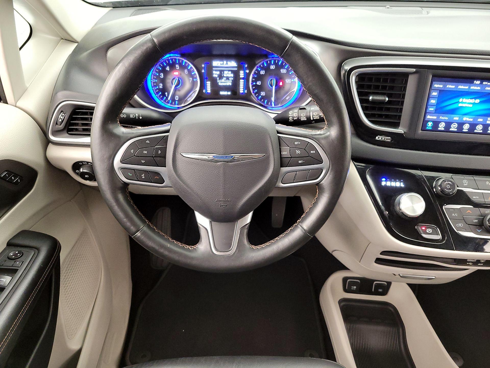 Thumbnail: 2020 Chrysler Pacifica - 10