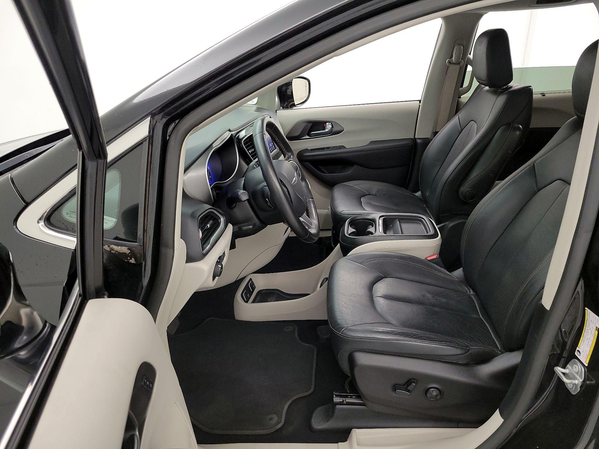 Thumbnail: 2020 Chrysler Pacifica - 11