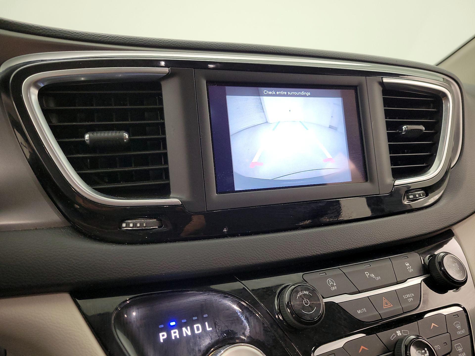 Thumbnail: 2020 Chrysler Pacifica - 14