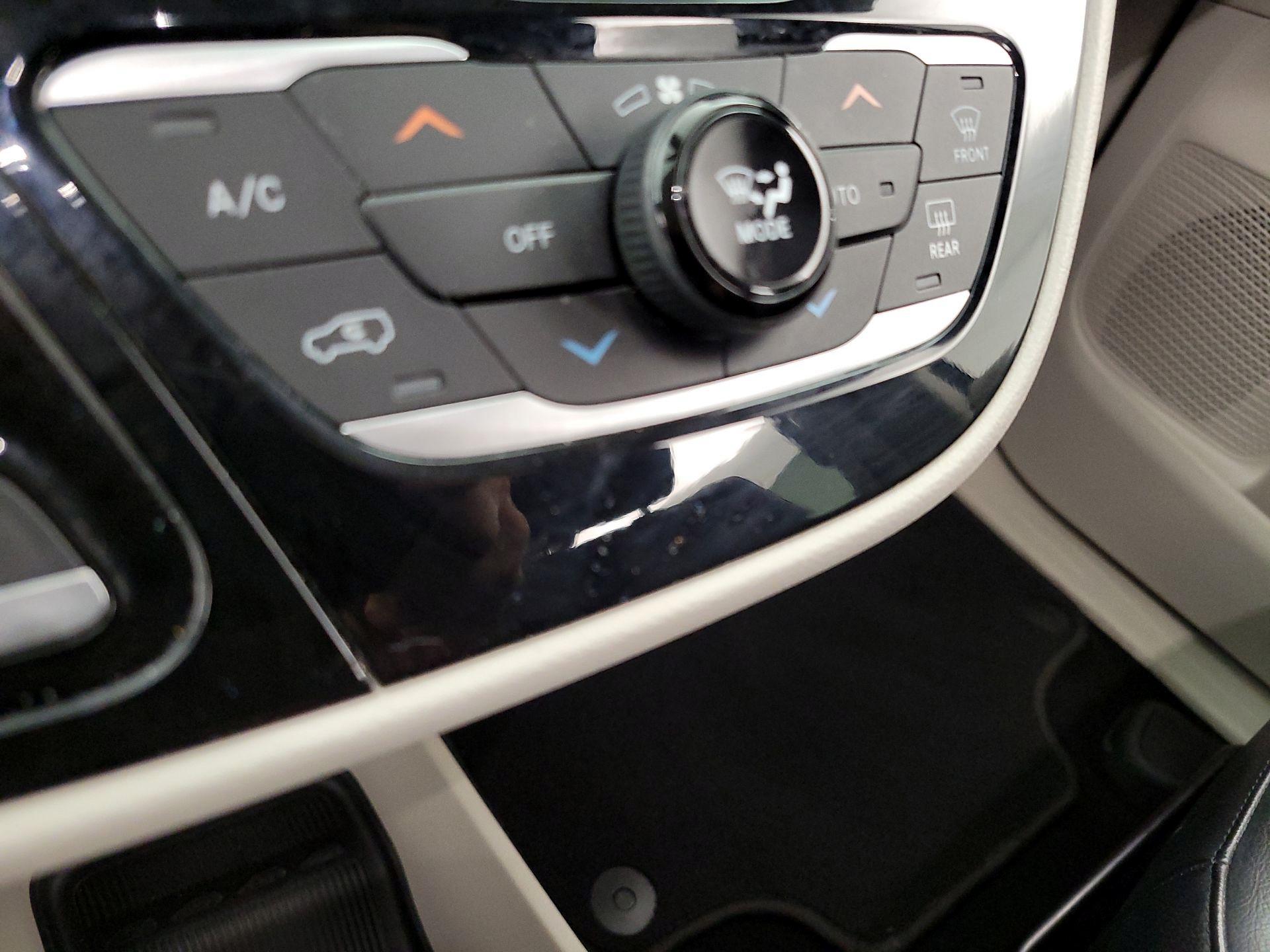Thumbnail: 2020 Chrysler Pacifica - 16