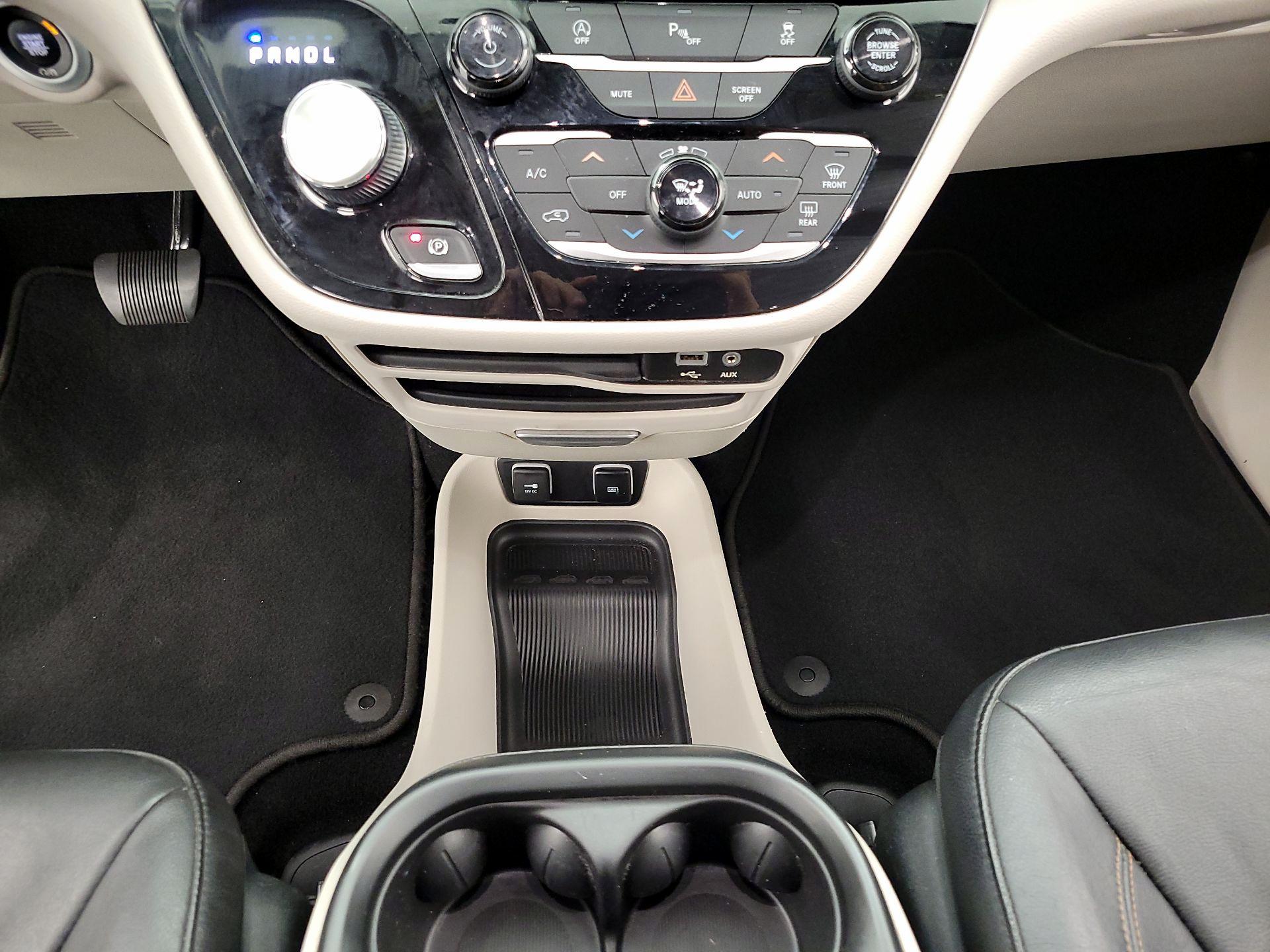Thumbnail: 2020 Chrysler Pacifica - 17