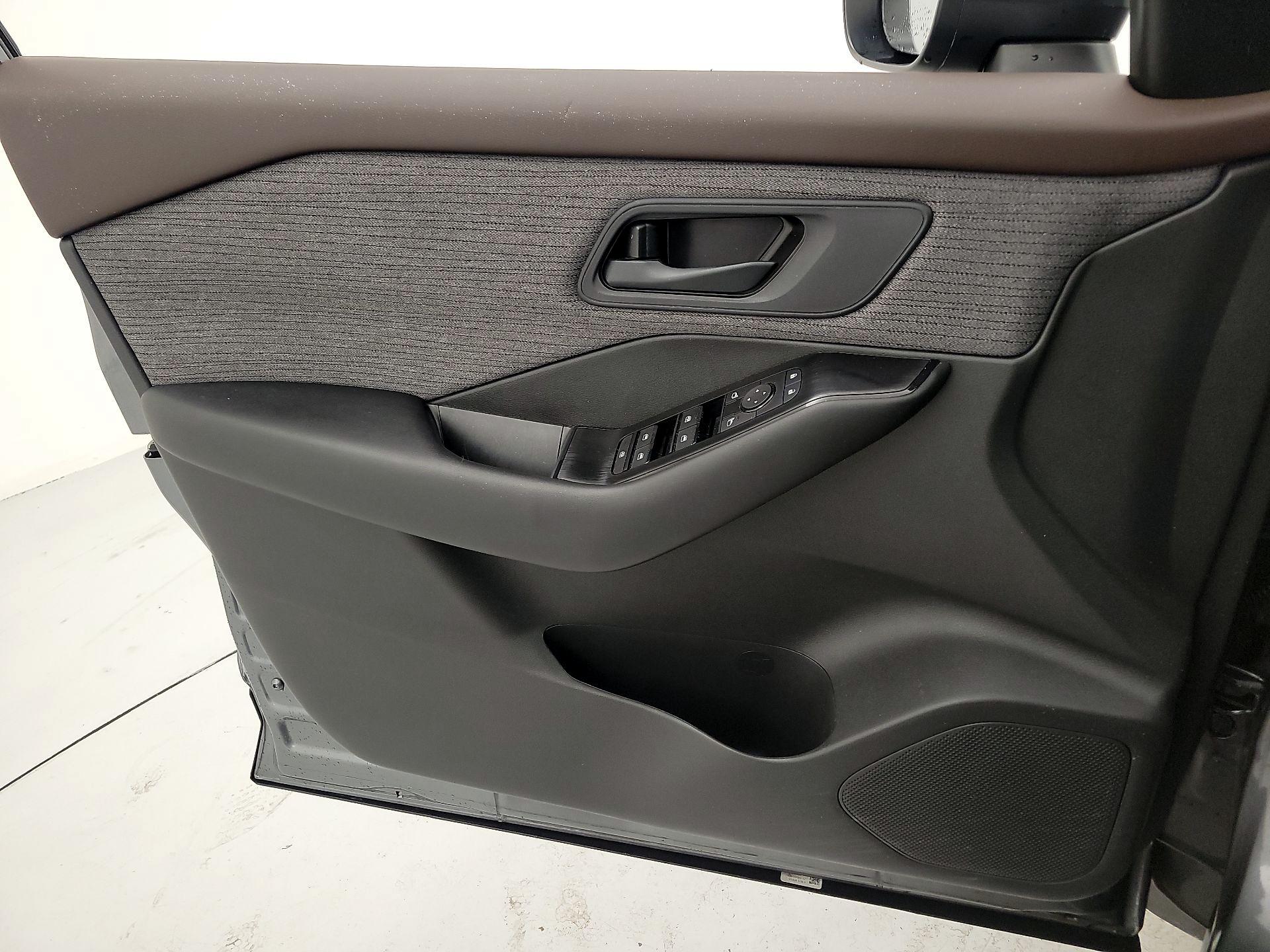 Thumbnail: 2023 Nissan Rogue - 12