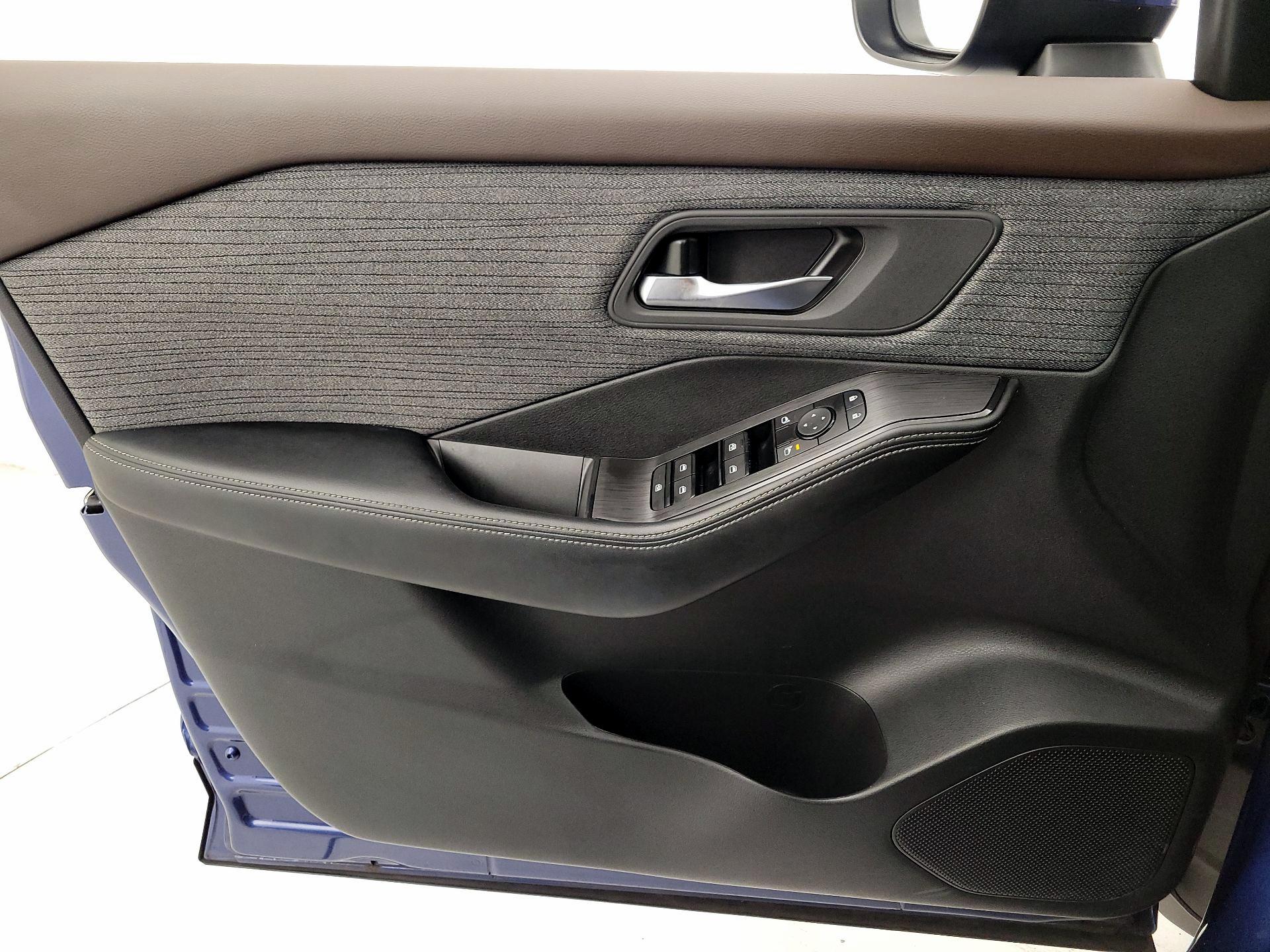 Thumbnail: 2023 Nissan Rogue - 12