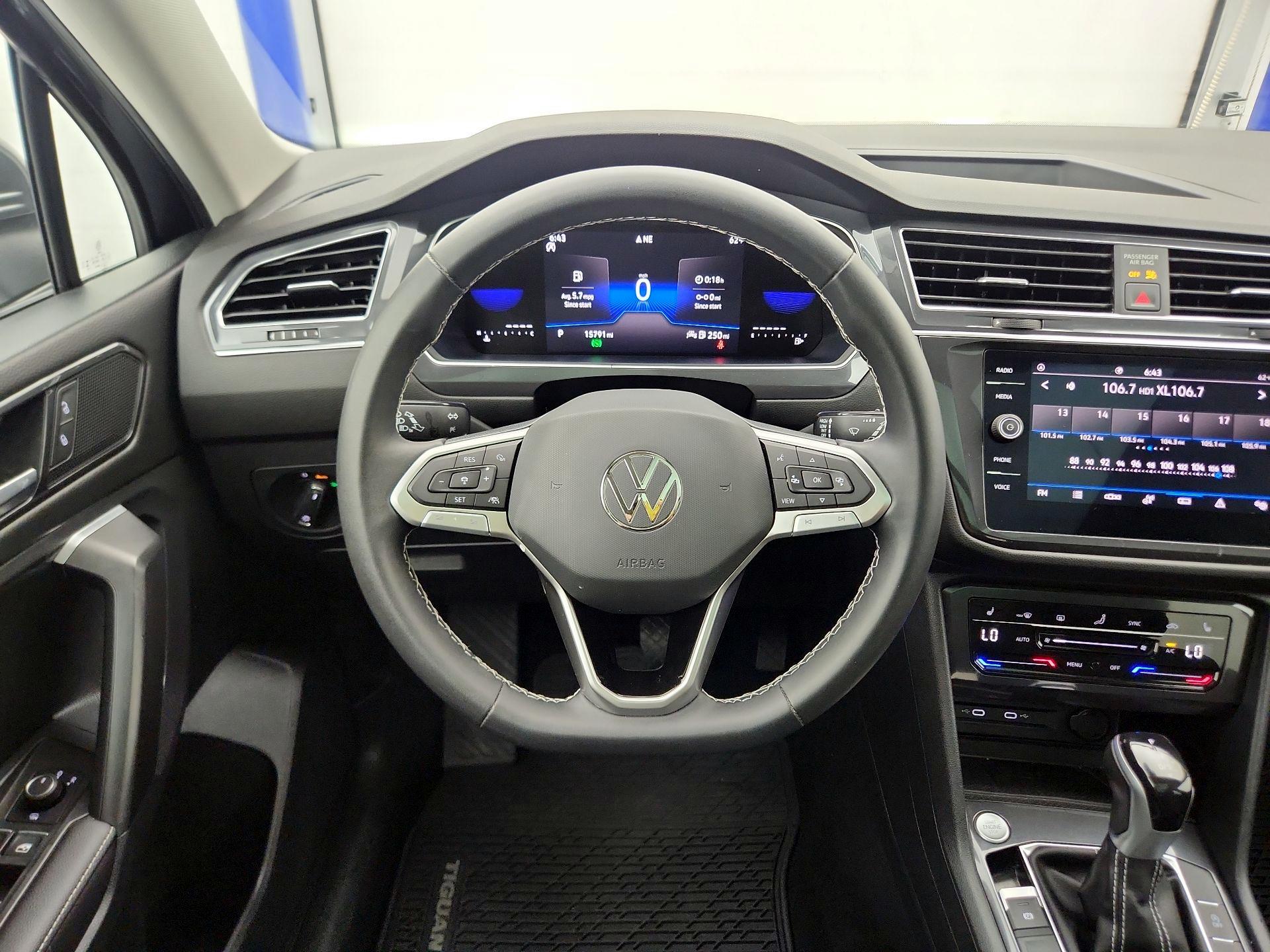Thumbnail: 2023 Volkswagen Tiguan - 10