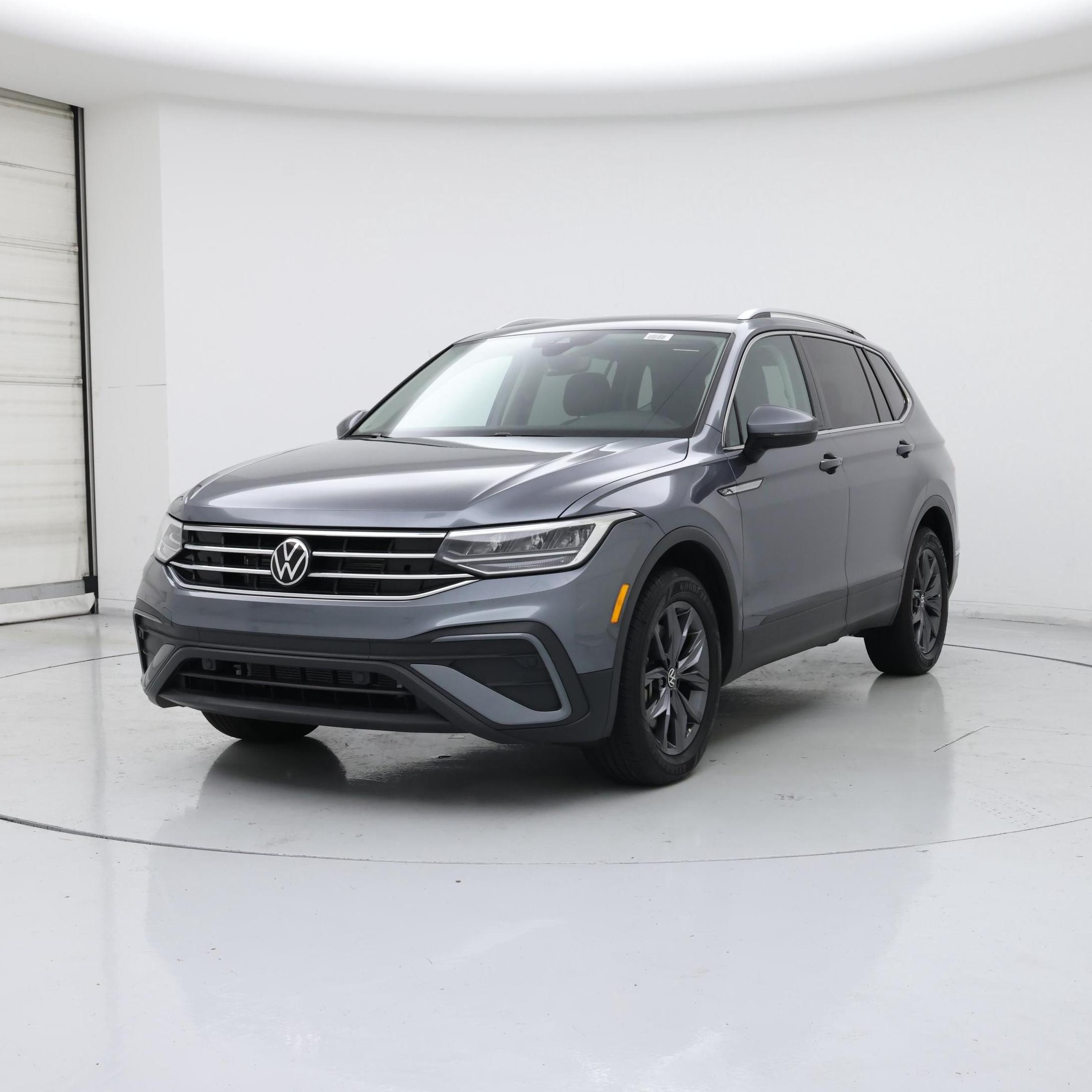 Thumbnail: 2023 Volkswagen Tiguan - 4