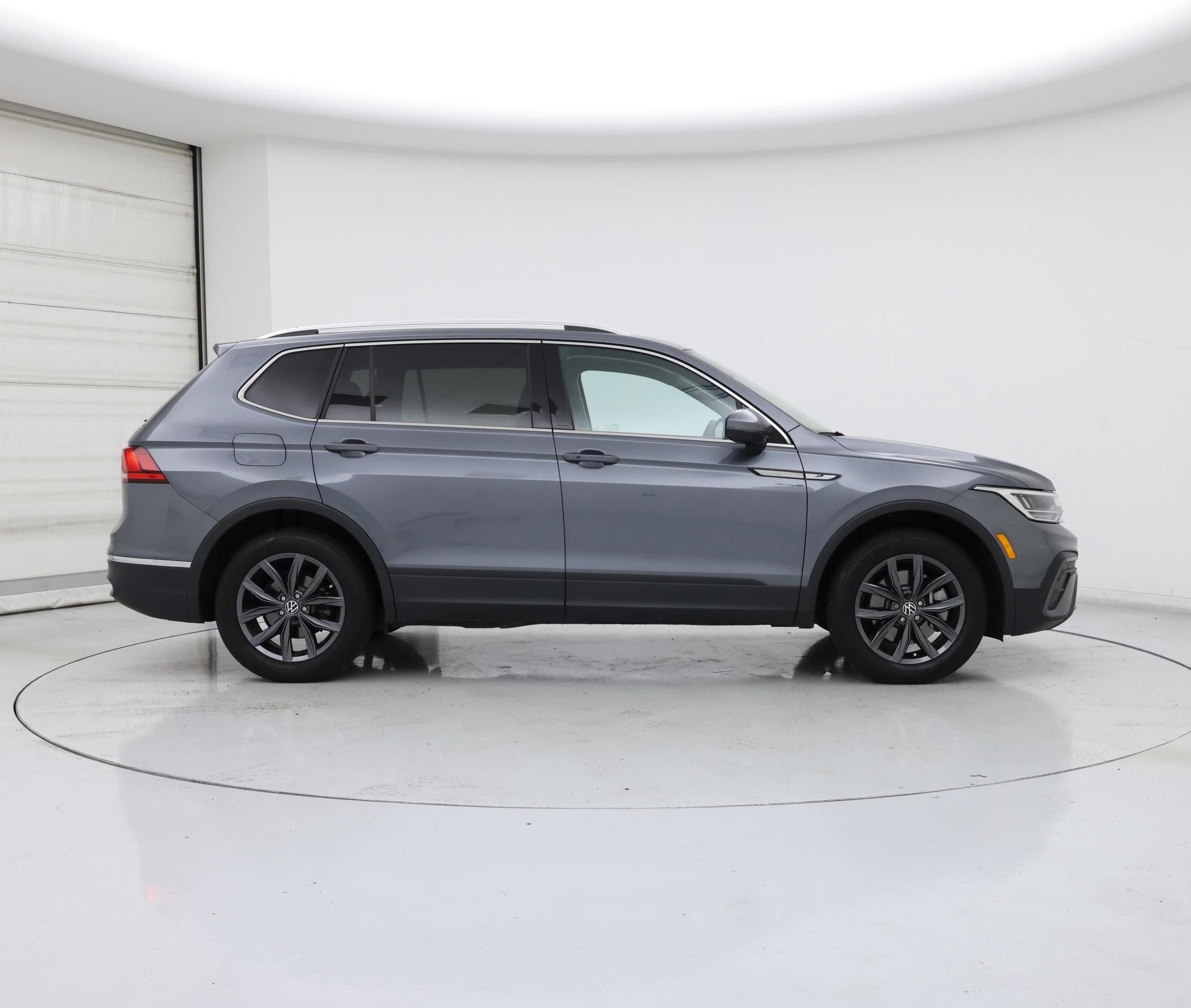 Thumbnail: 2023 Volkswagen Tiguan - 7