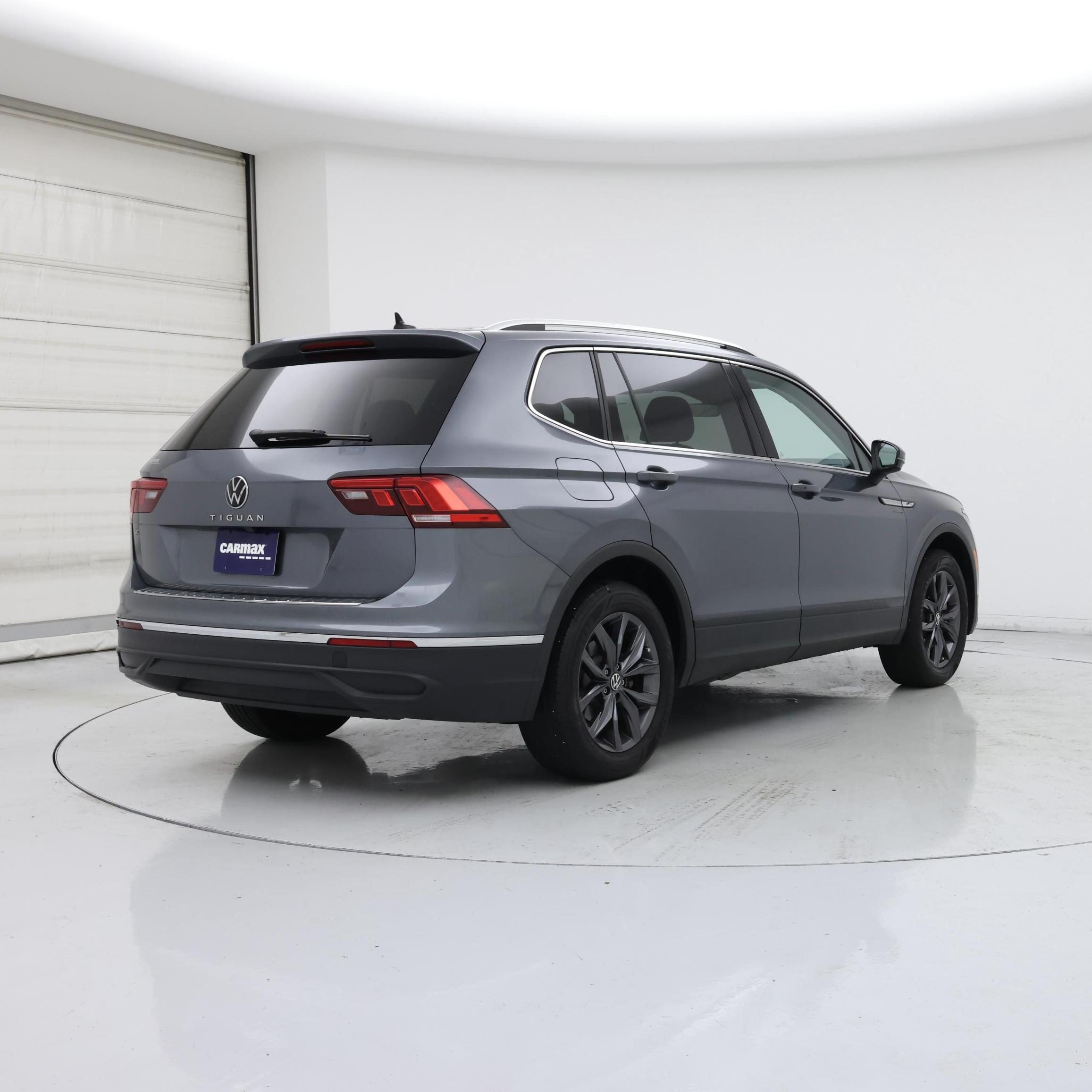 Thumbnail: 2023 Volkswagen Tiguan - 8