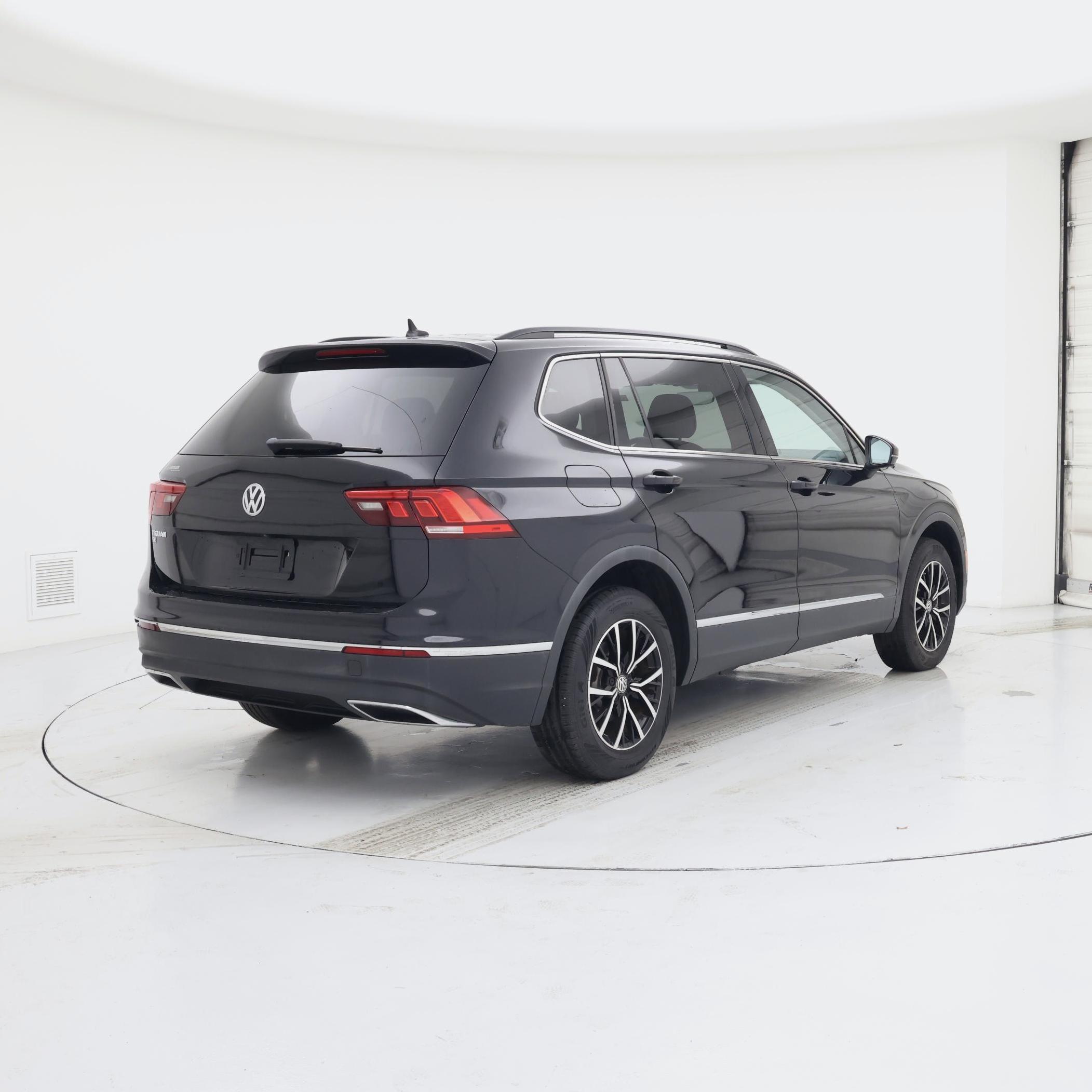 Thumbnail: 2021 Volkswagen Tiguan - 8