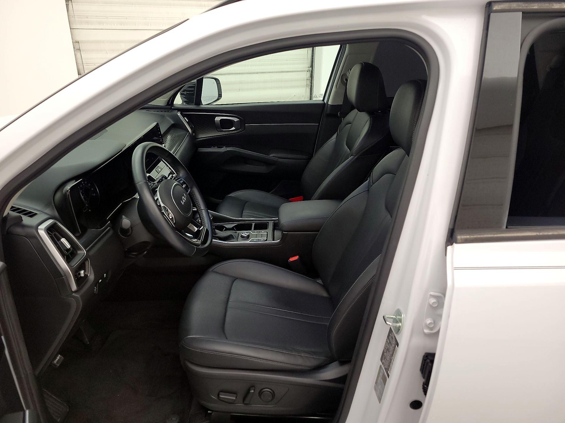 Thumbnail: 2023 Kia Sorento - 11