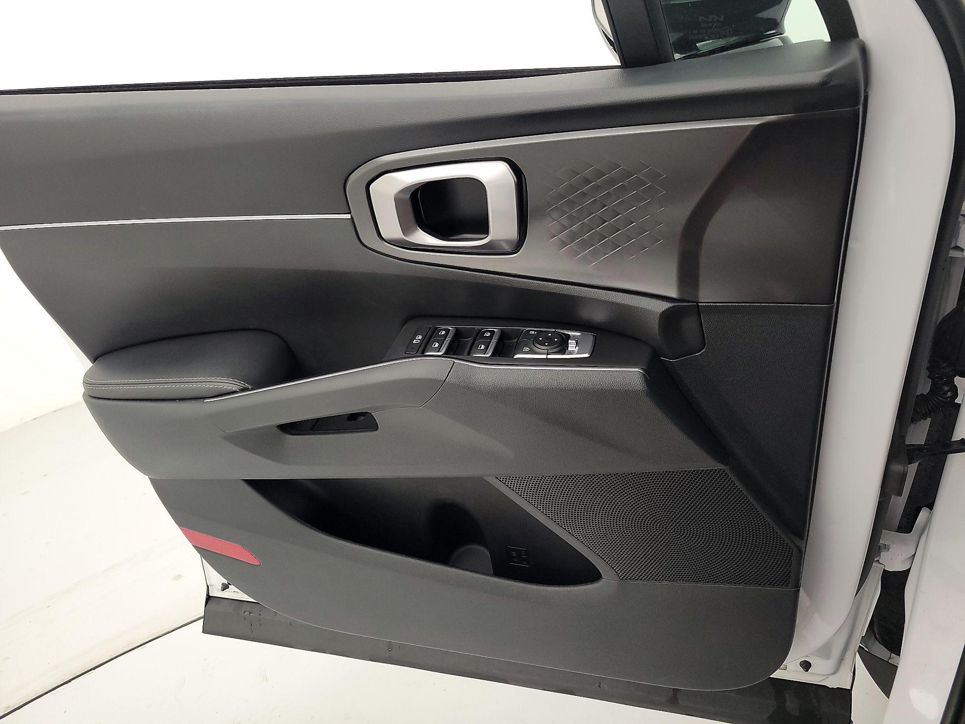 Thumbnail: 2023 Kia Sorento - 12