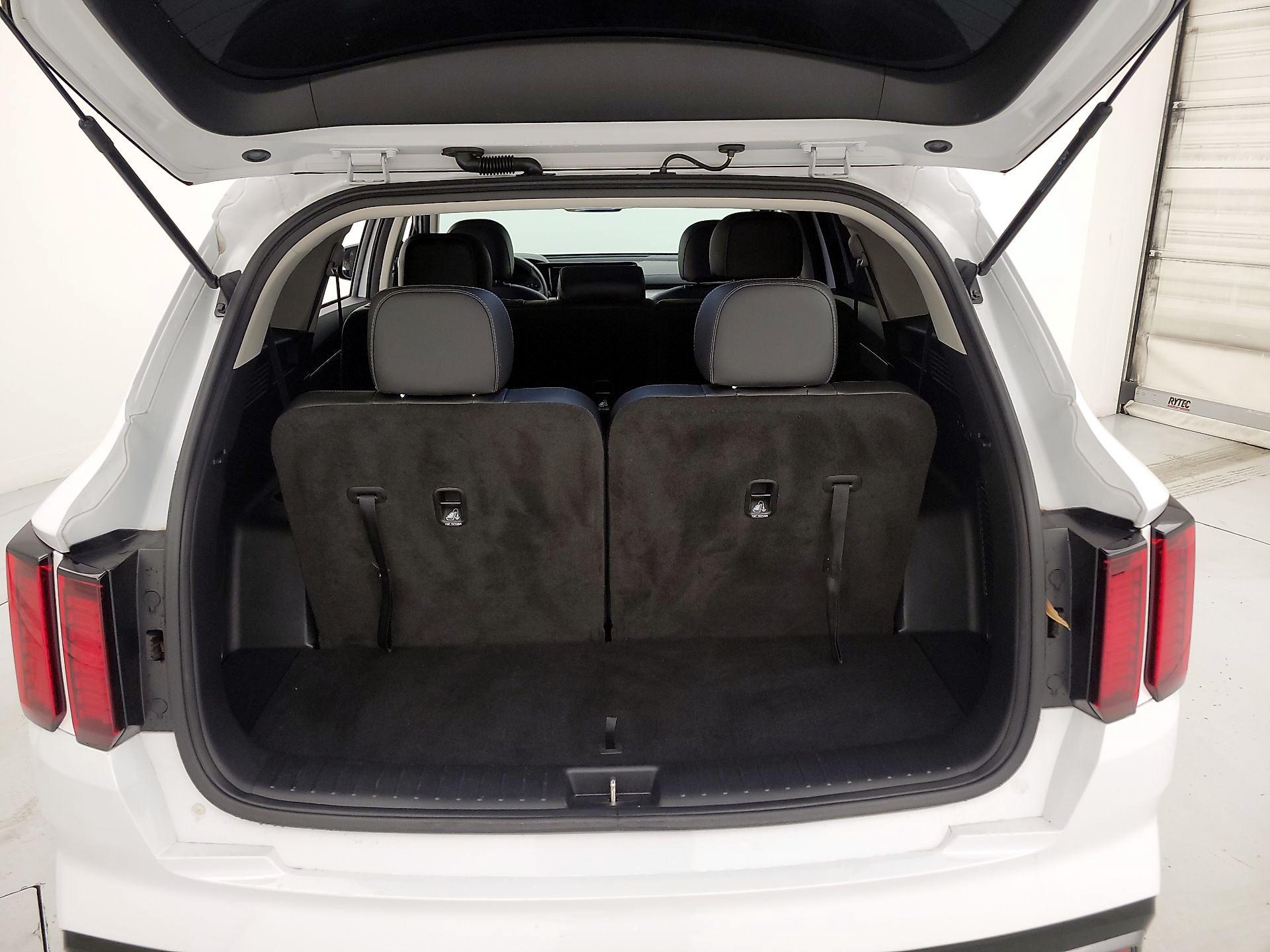 Thumbnail: 2023 Kia Sorento - 16