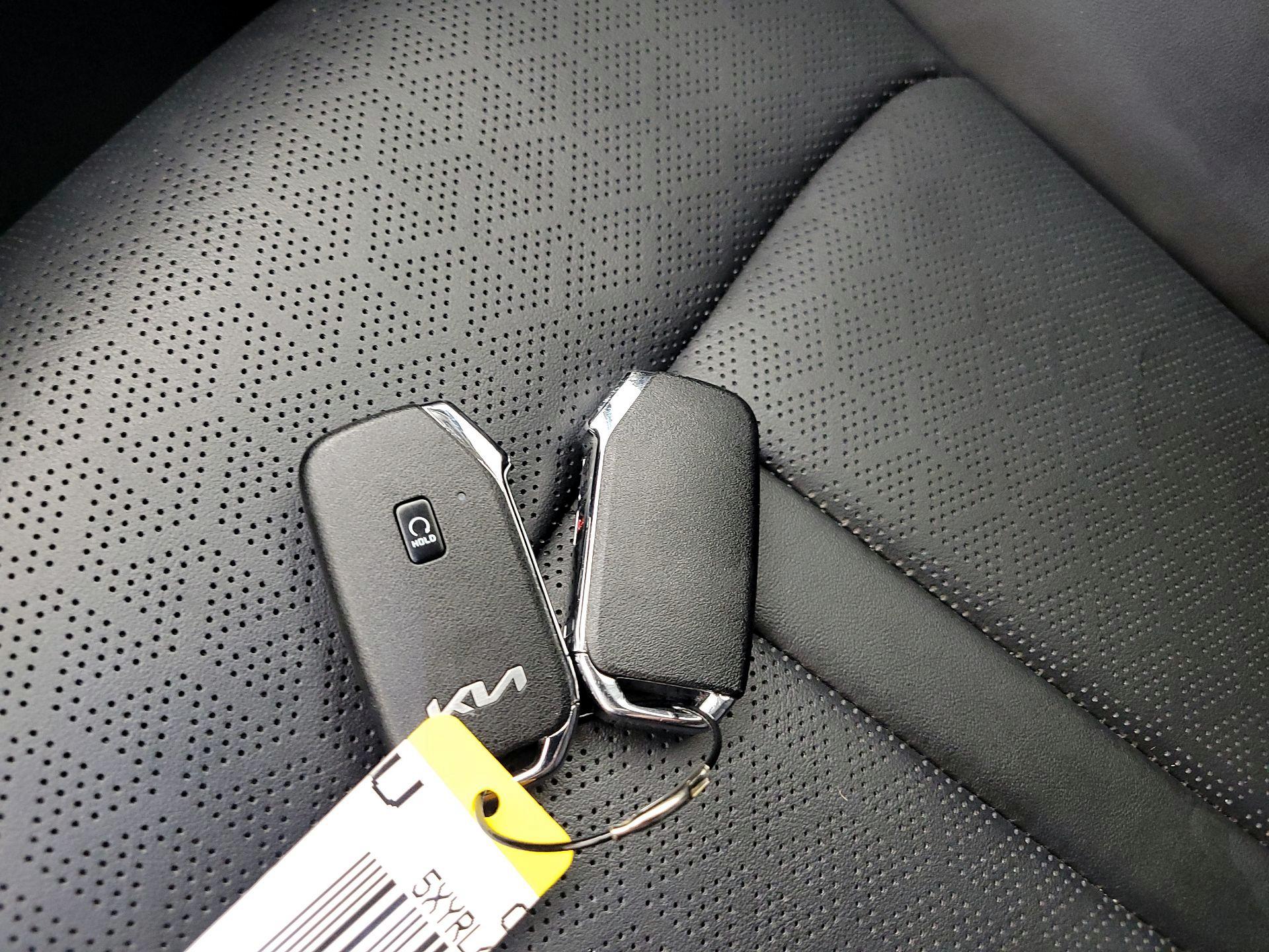 Thumbnail: 2023 Kia Sorento - 18