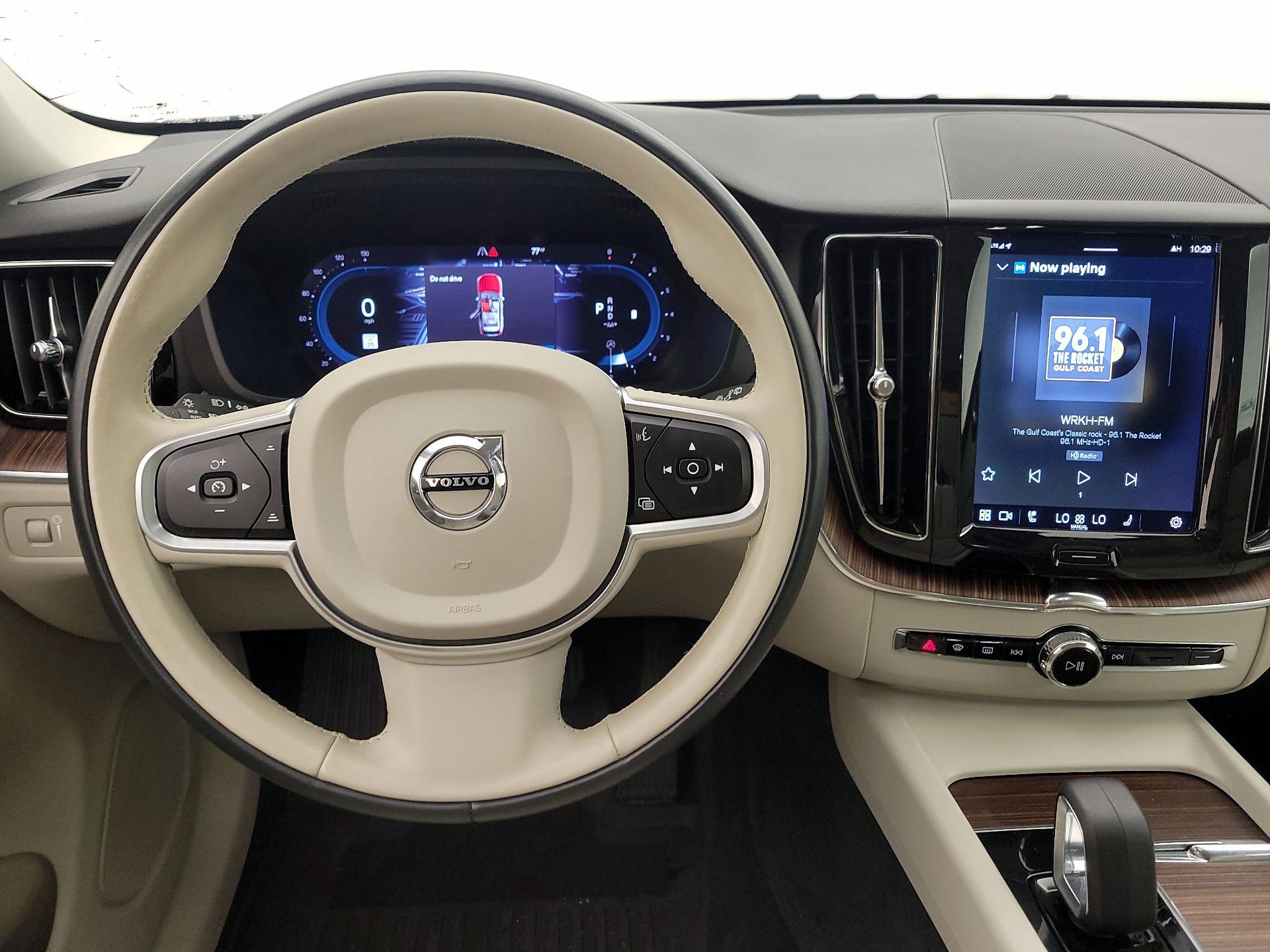 Thumbnail: 2022 Volvo XC60 - 10