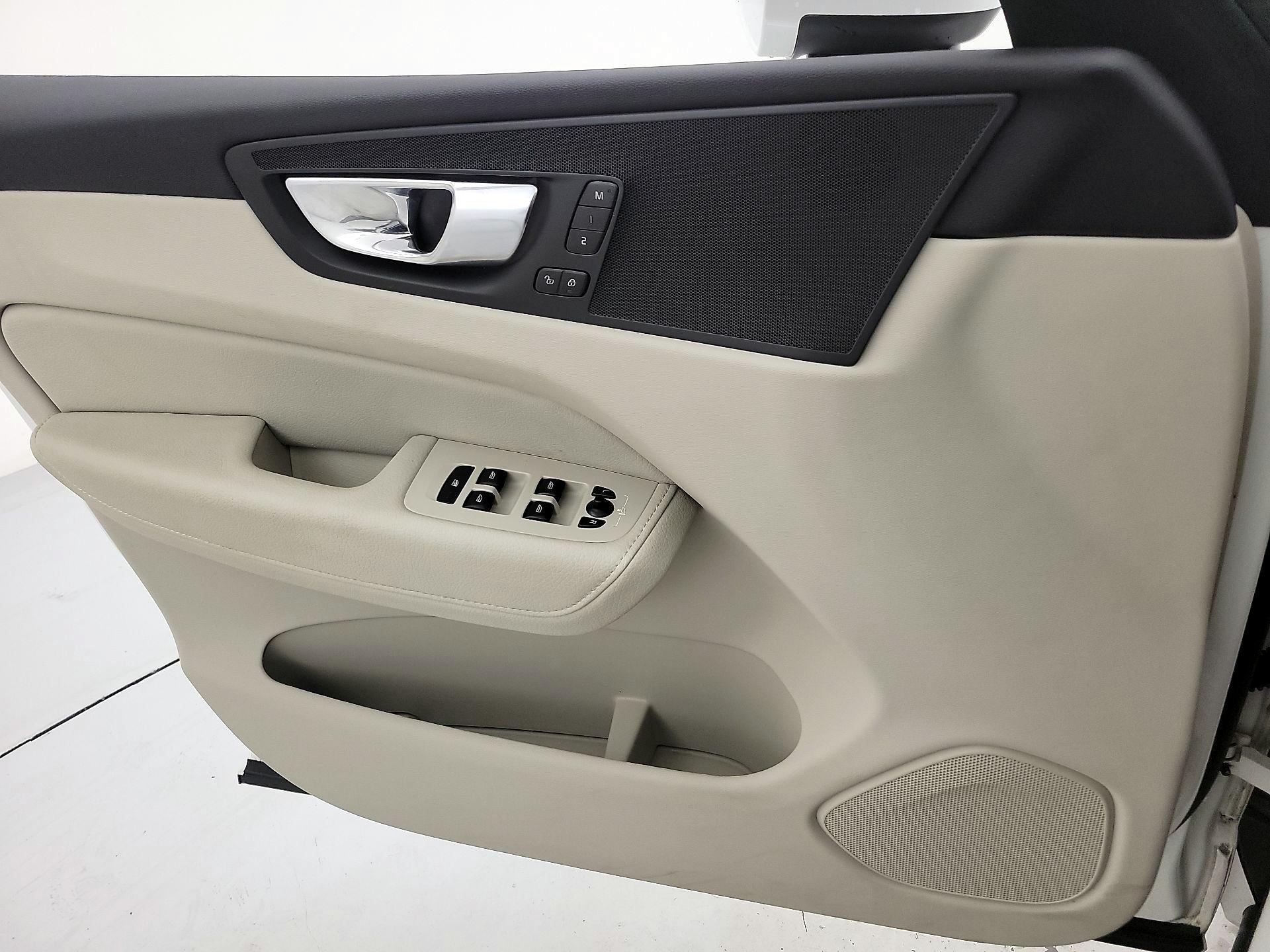 Thumbnail: 2022 Volvo XC60 - 12