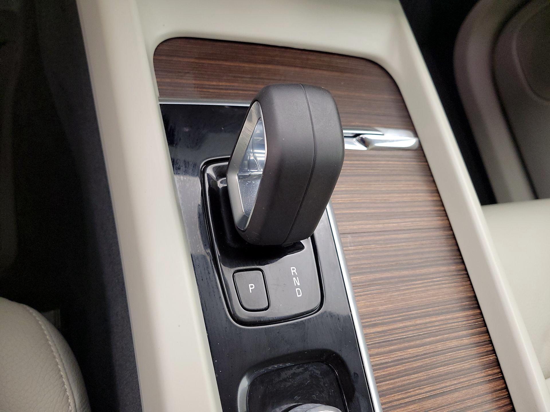 Thumbnail: 2022 Volvo XC60 - 15