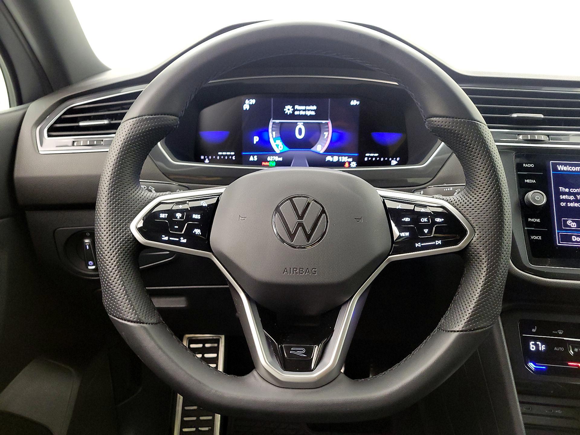 Thumbnail: 2023 Volkswagen Tiguan - 10