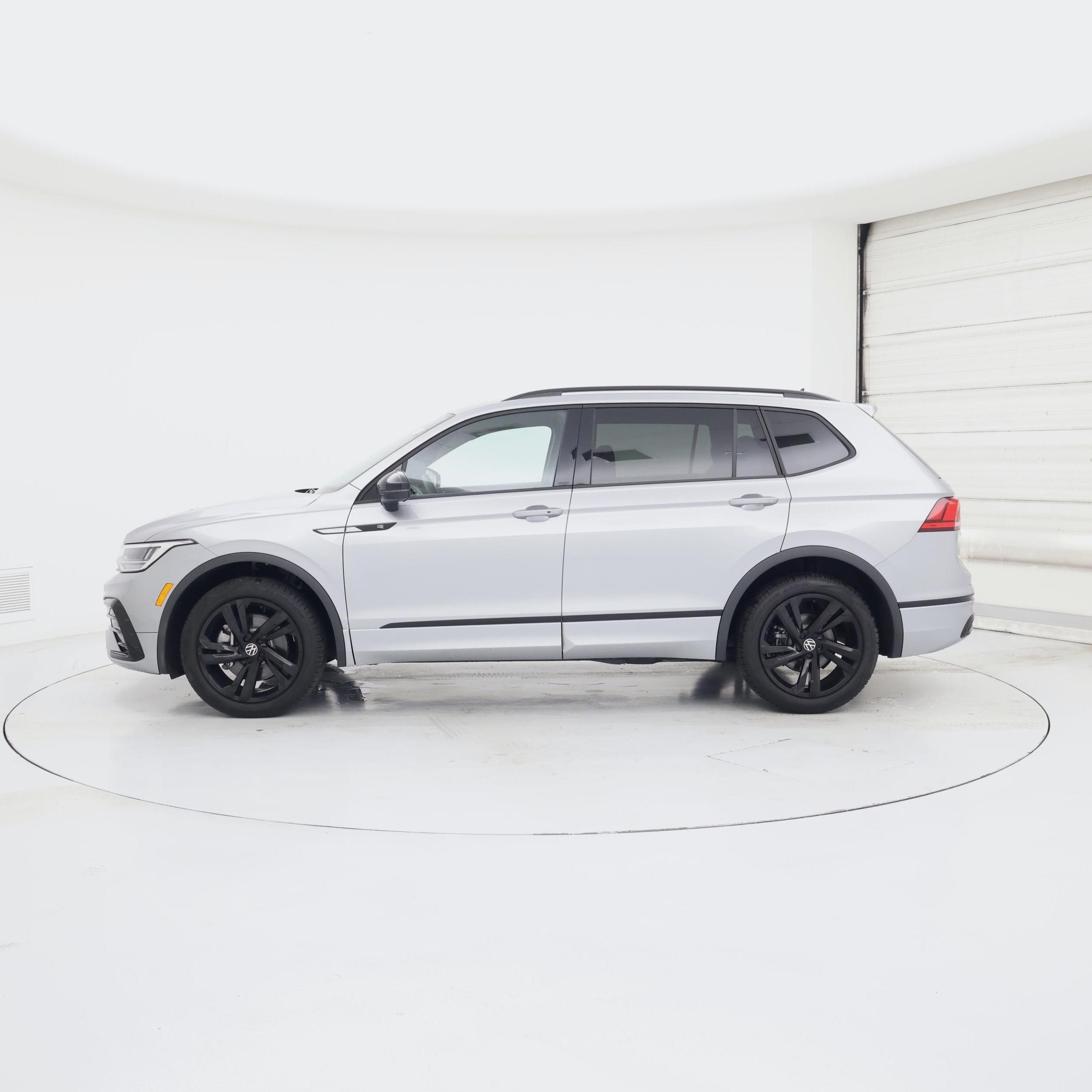 Thumbnail: 2023 Volkswagen Tiguan - 3