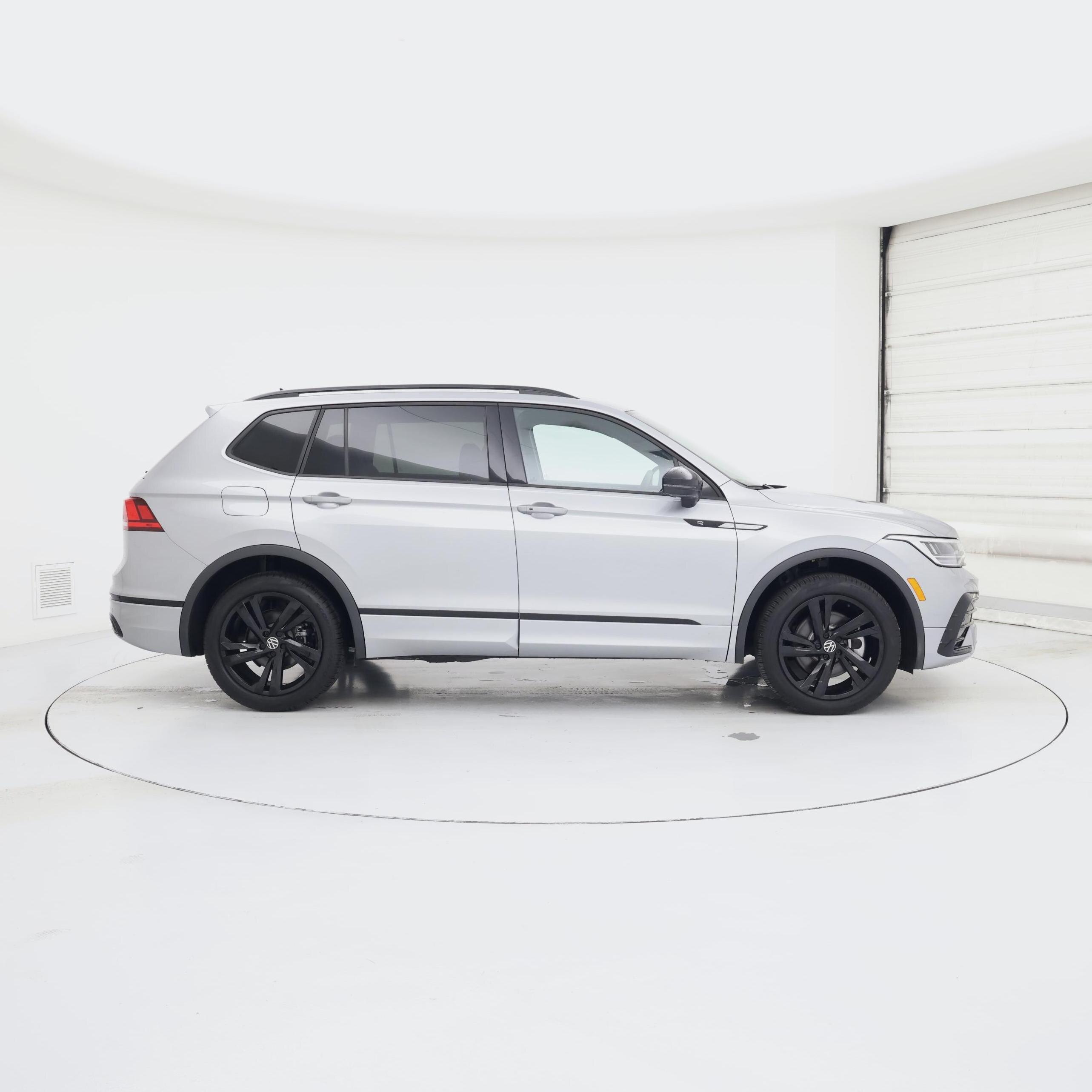 Thumbnail: 2023 Volkswagen Tiguan - 7