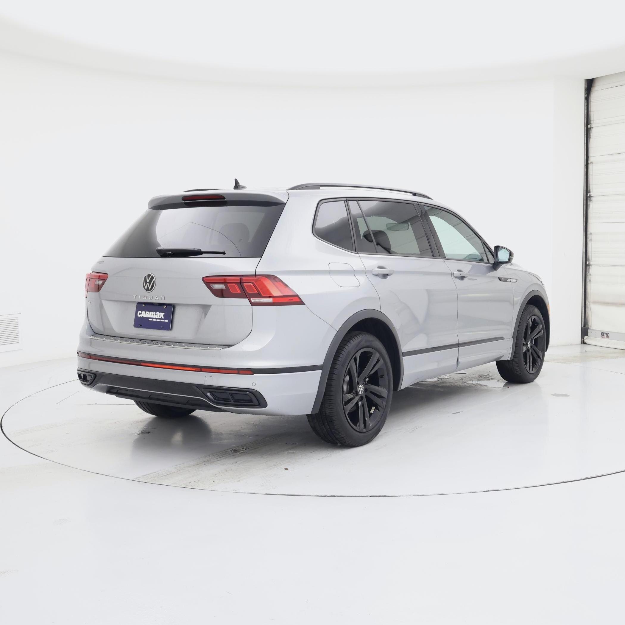 Thumbnail: 2023 Volkswagen Tiguan - 8
