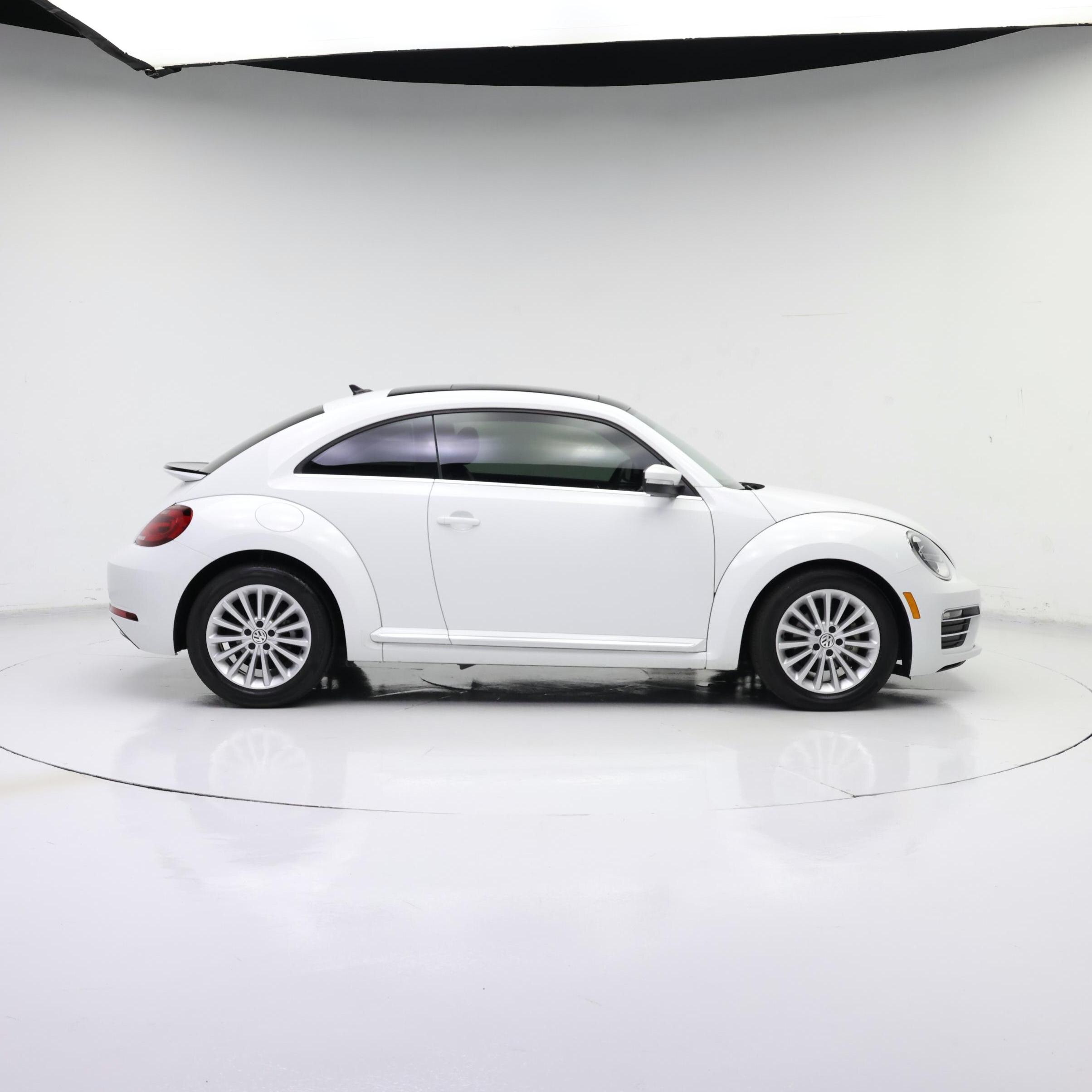 Thumbnail: 2019 Volkswagen Beetle - 7