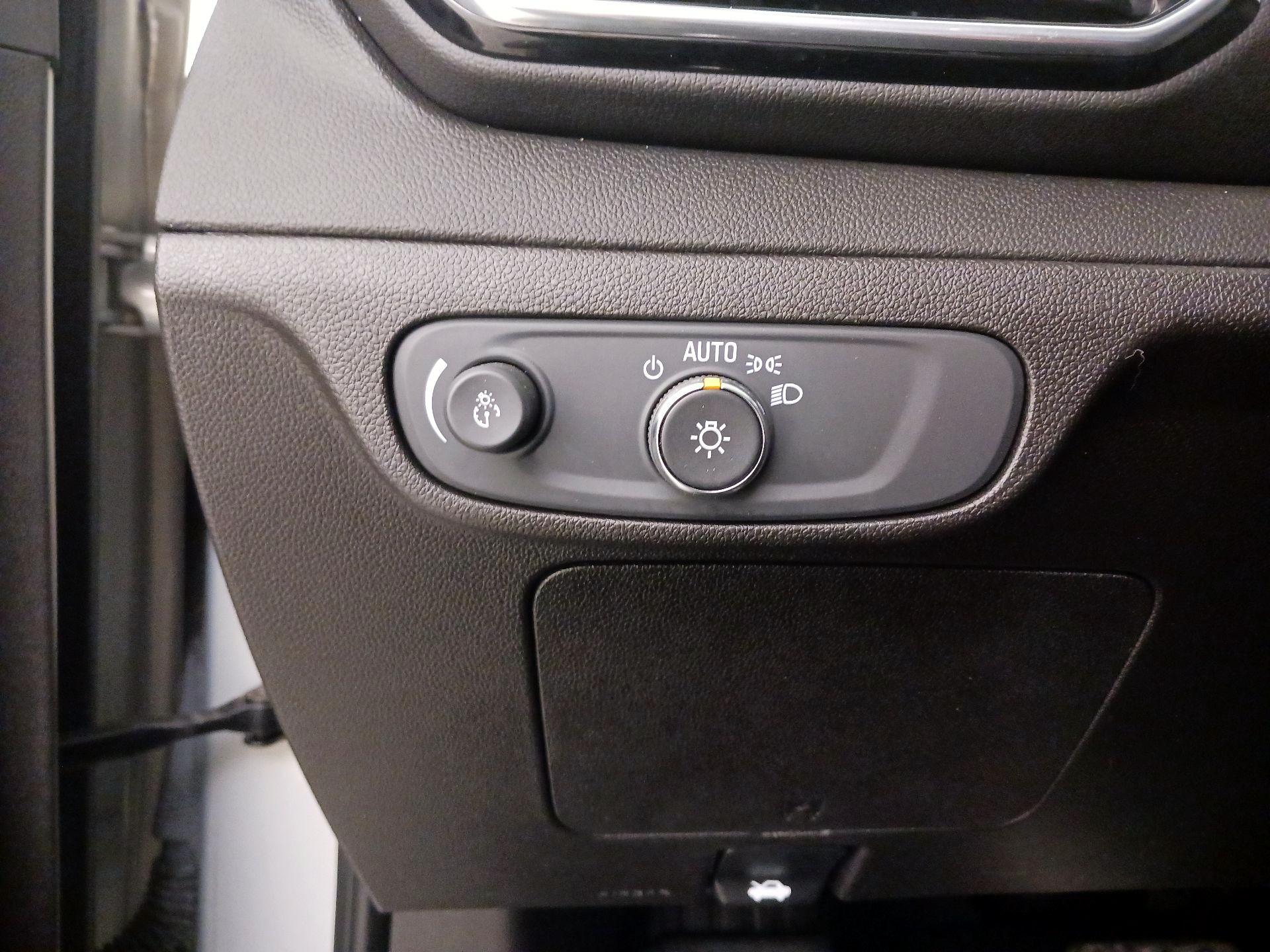Thumbnail: 2022 Chevrolet Bolt EUV - 13