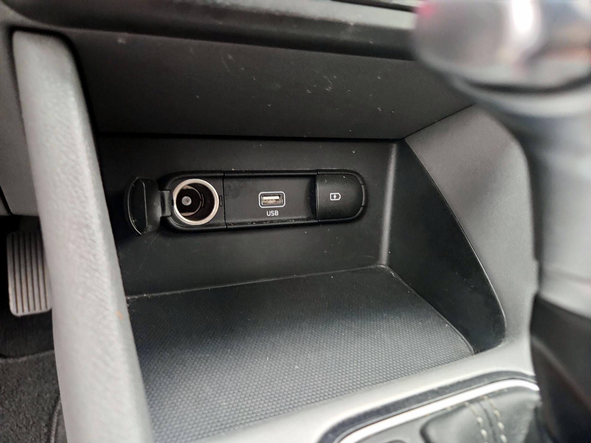 Thumbnail: 2020 Kia Niro - 18