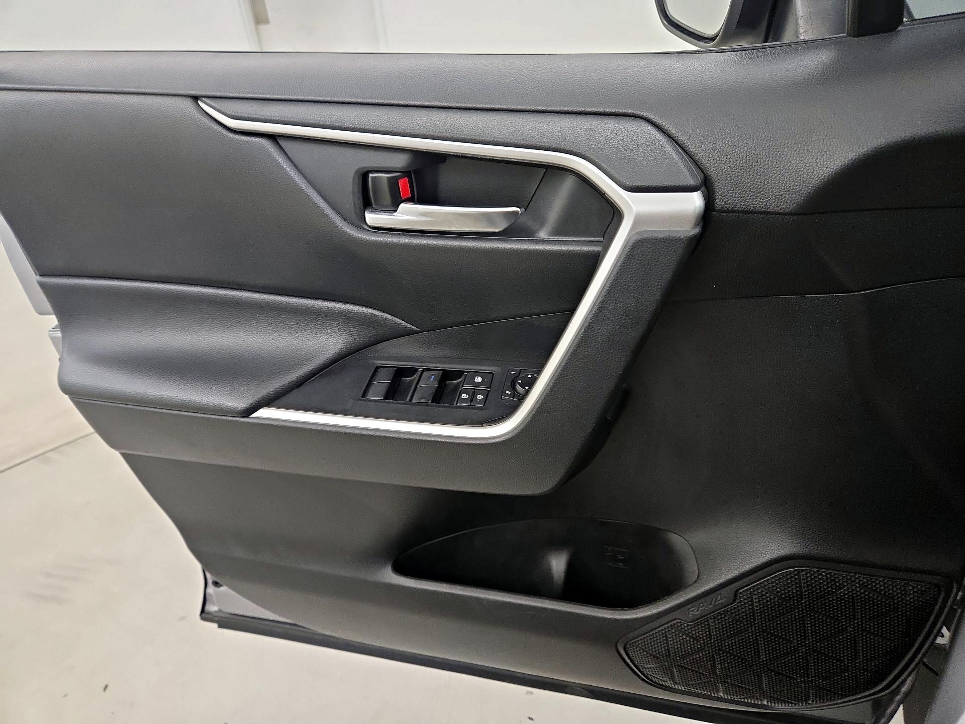 Thumbnail: 2021 Toyota RAV4 - 12