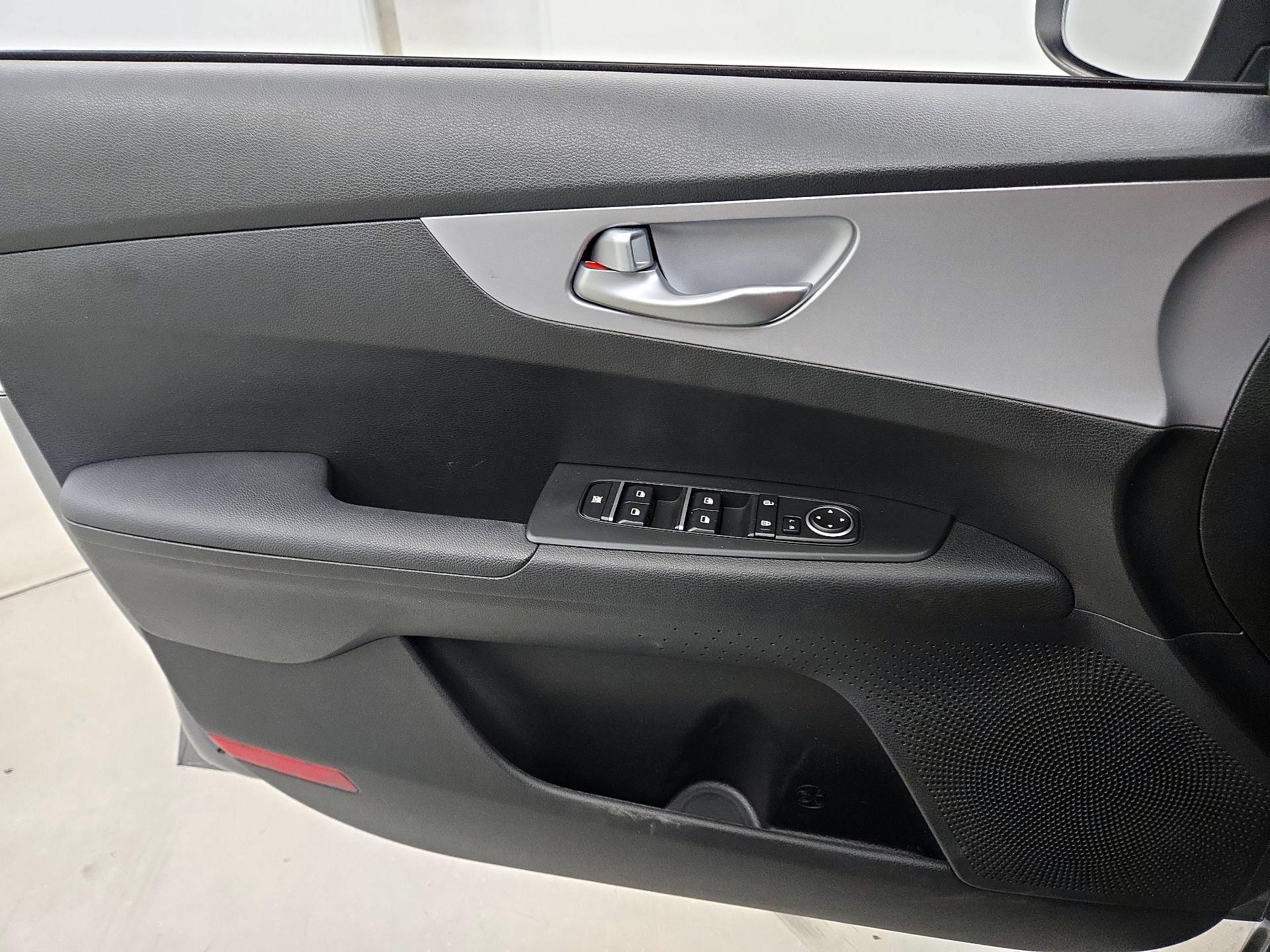Thumbnail: 2023 Kia Forte - 12