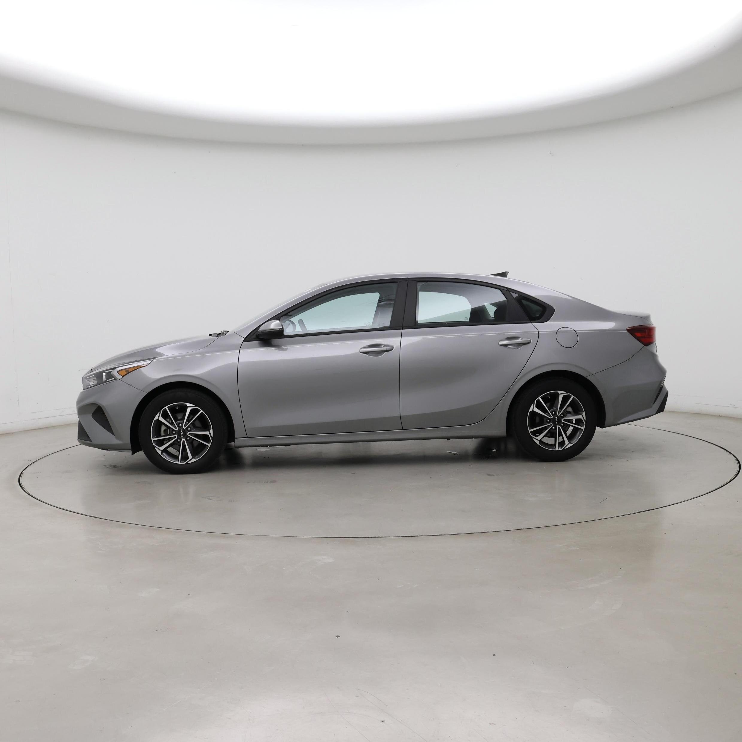 Thumbnail: 2023 Kia Forte - 3