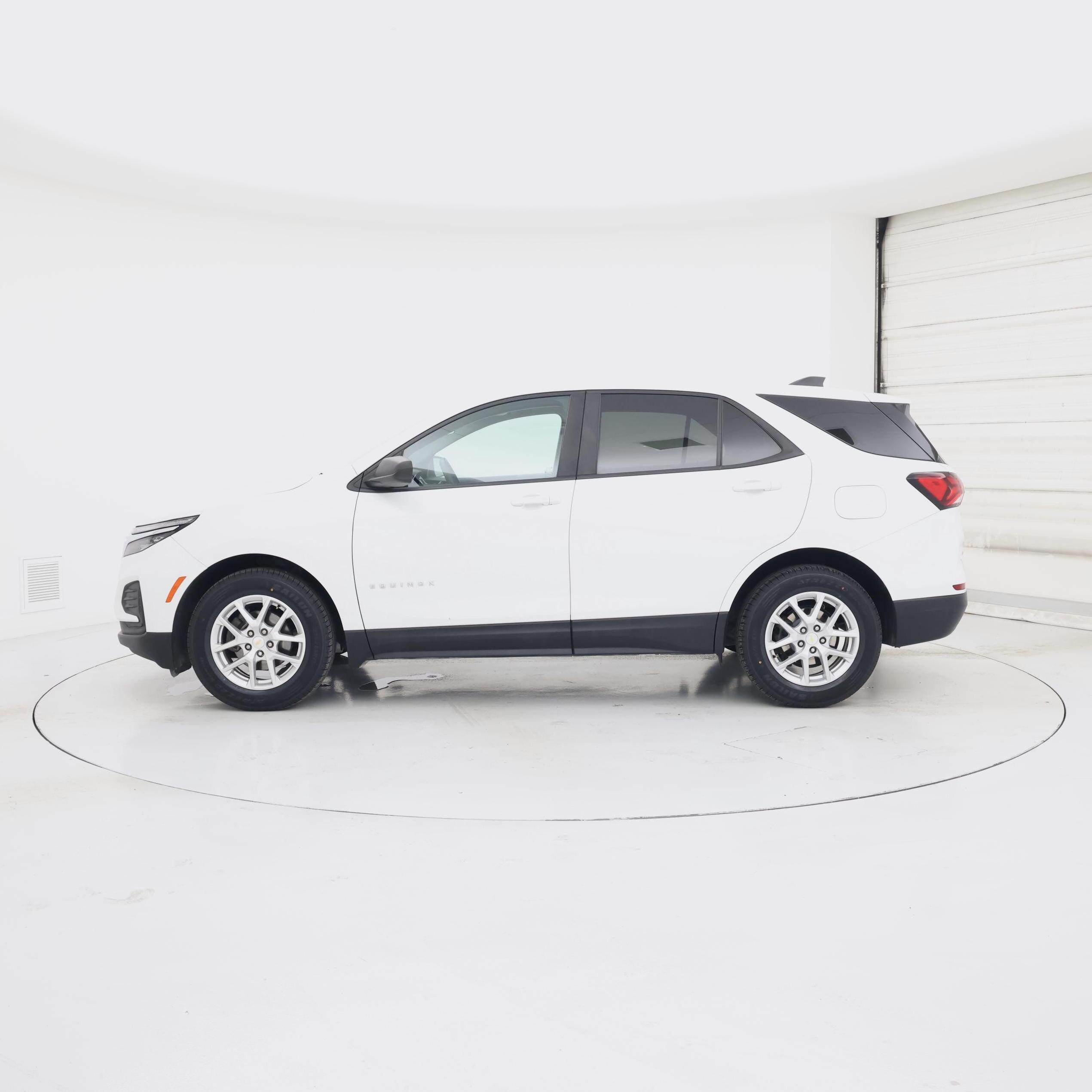 Thumbnail: 2022 Chevrolet Equinox - 3