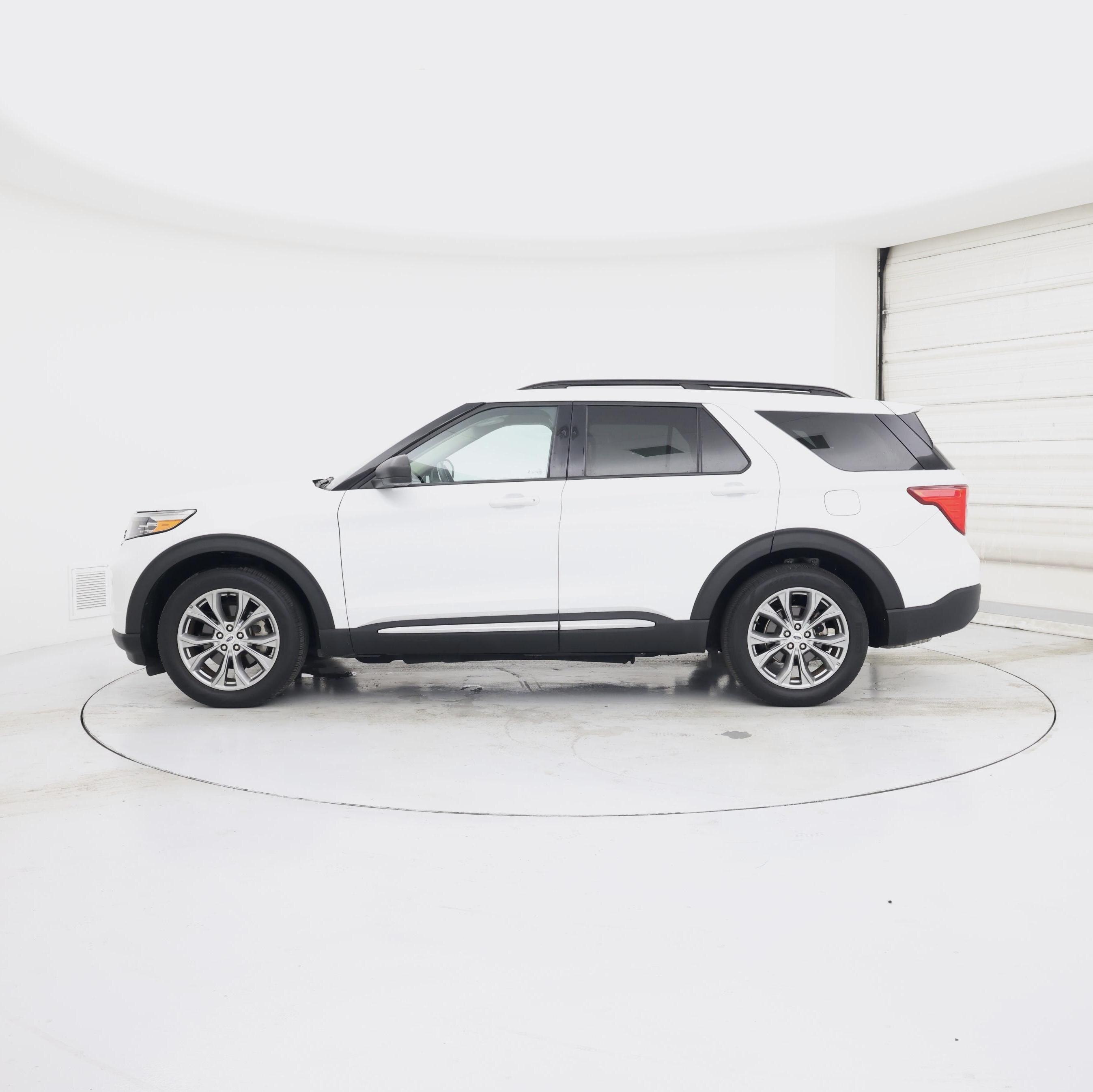 Thumbnail: 2022 Ford Explorer - 3