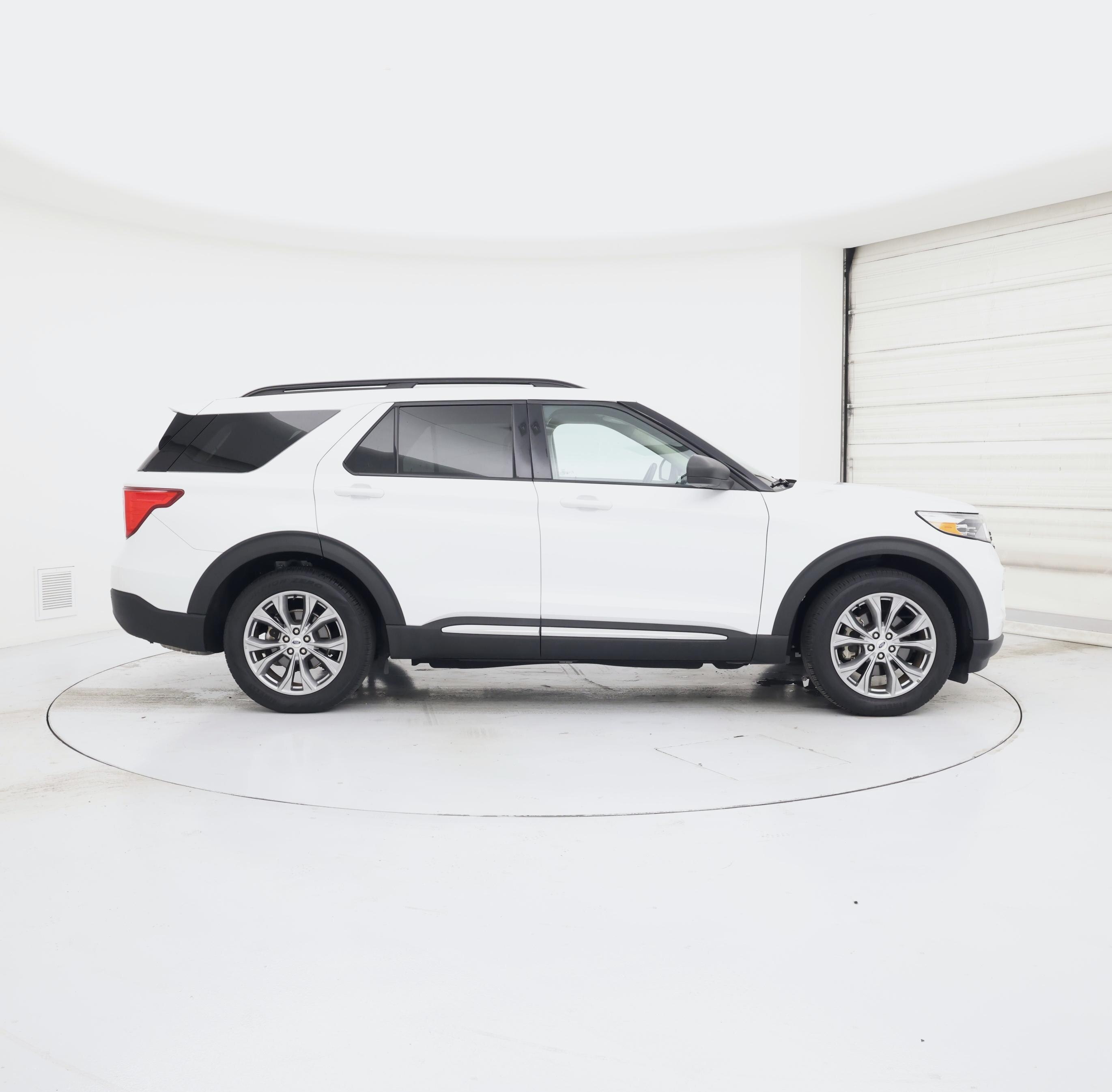 Thumbnail: 2022 Ford Explorer - 7