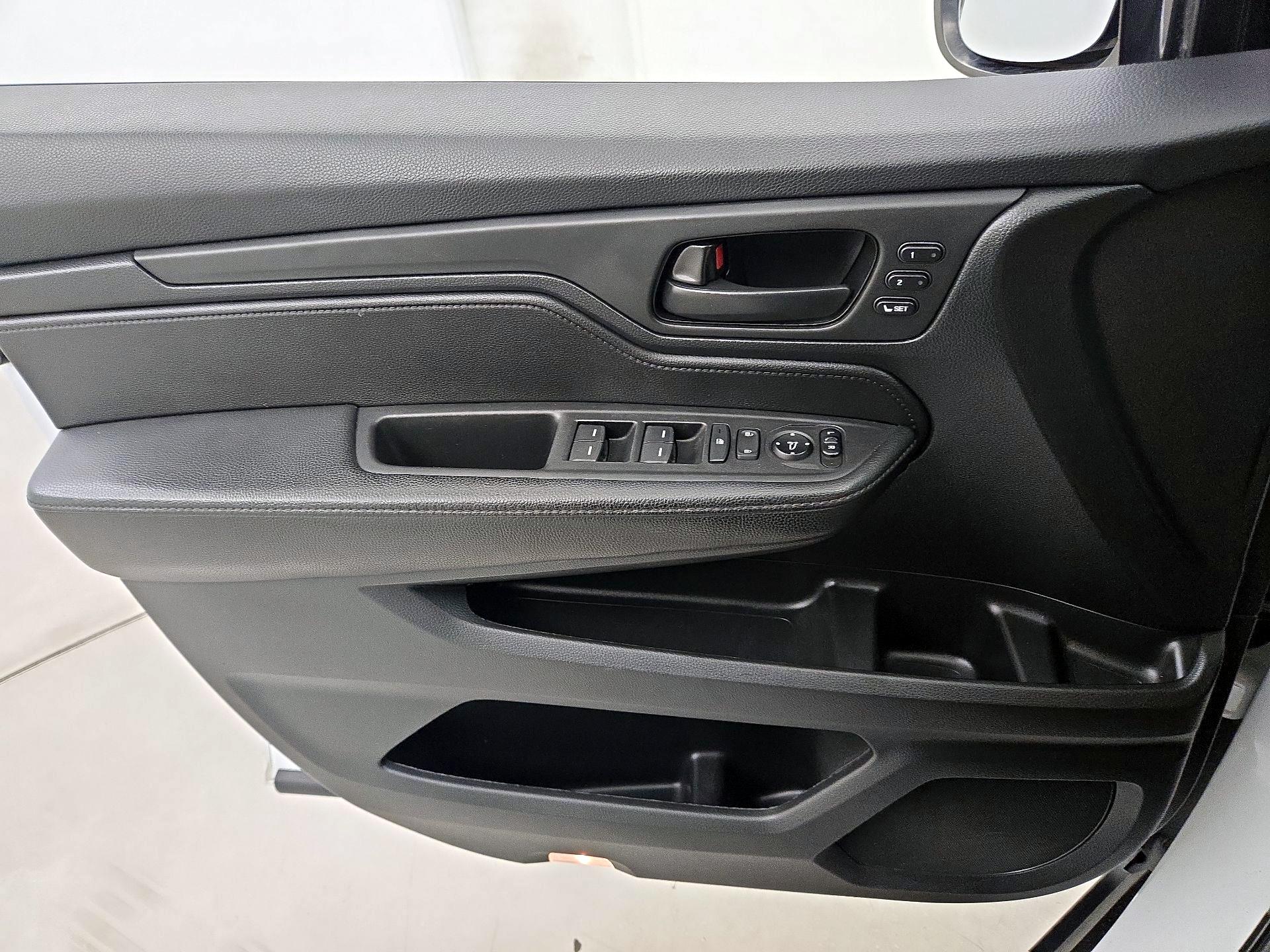 Thumbnail: 2021 Honda Odyssey - 12