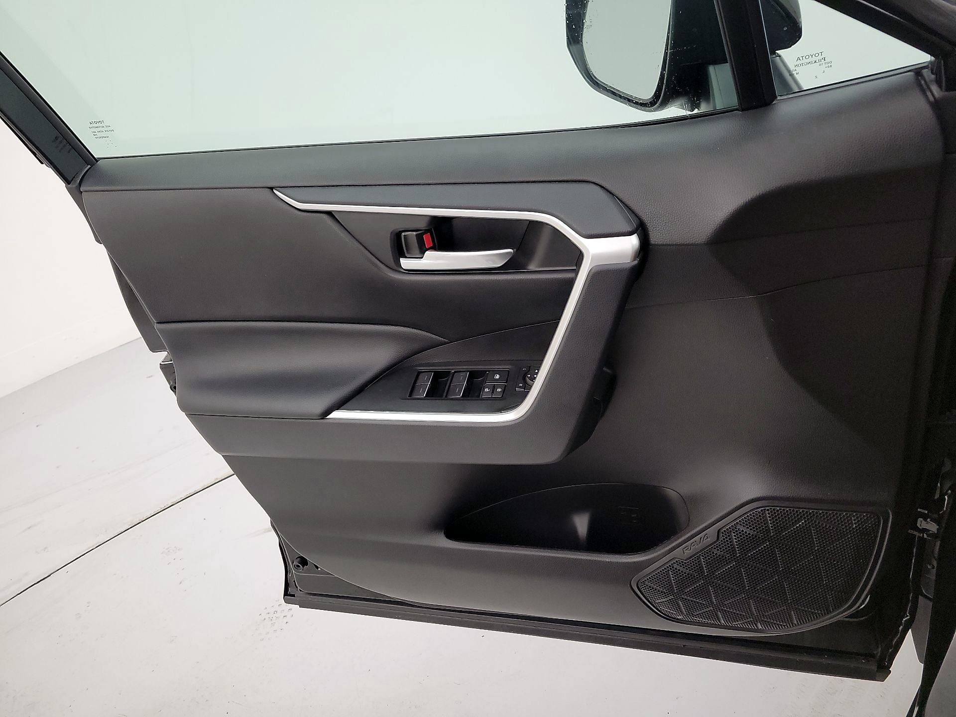 Thumbnail: 2023 Toyota RAV4 - 12