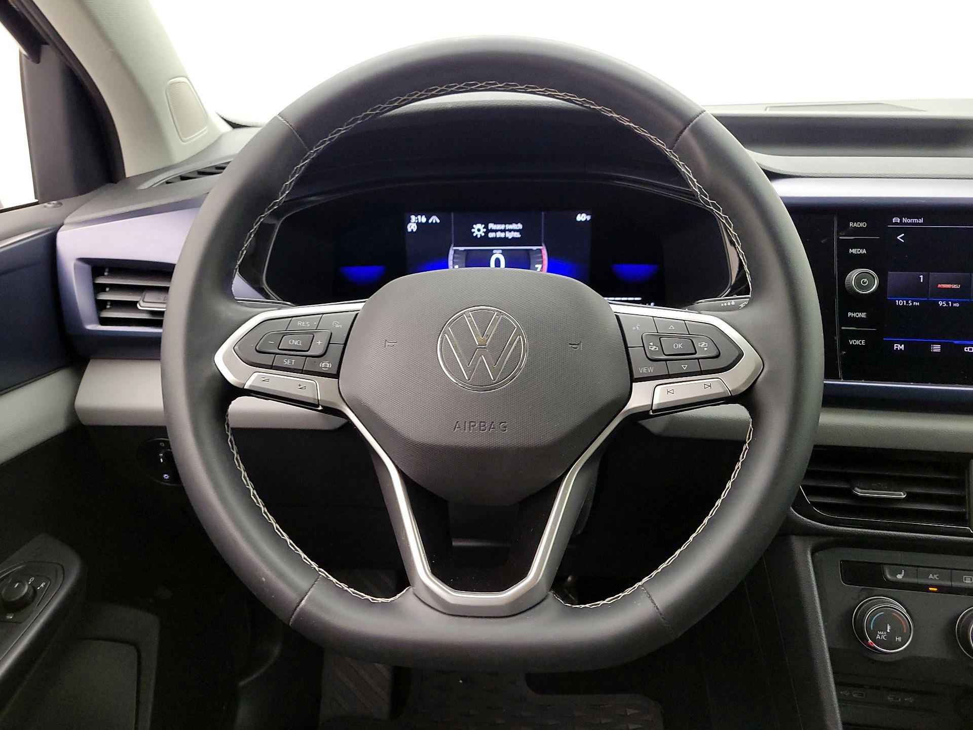 Thumbnail: 2022 Volkswagen Taos - 10