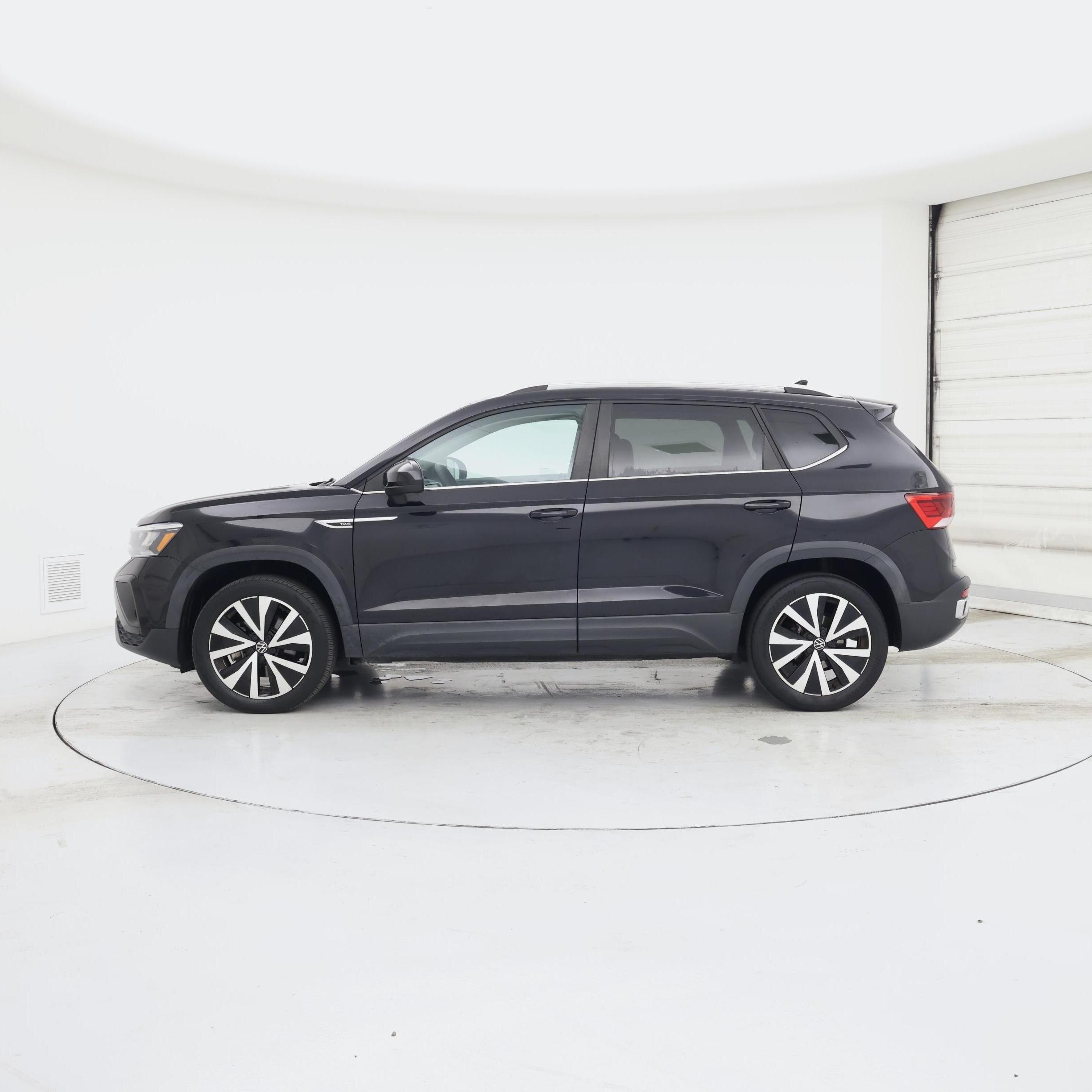 Thumbnail: 2022 Volkswagen Taos - 3
