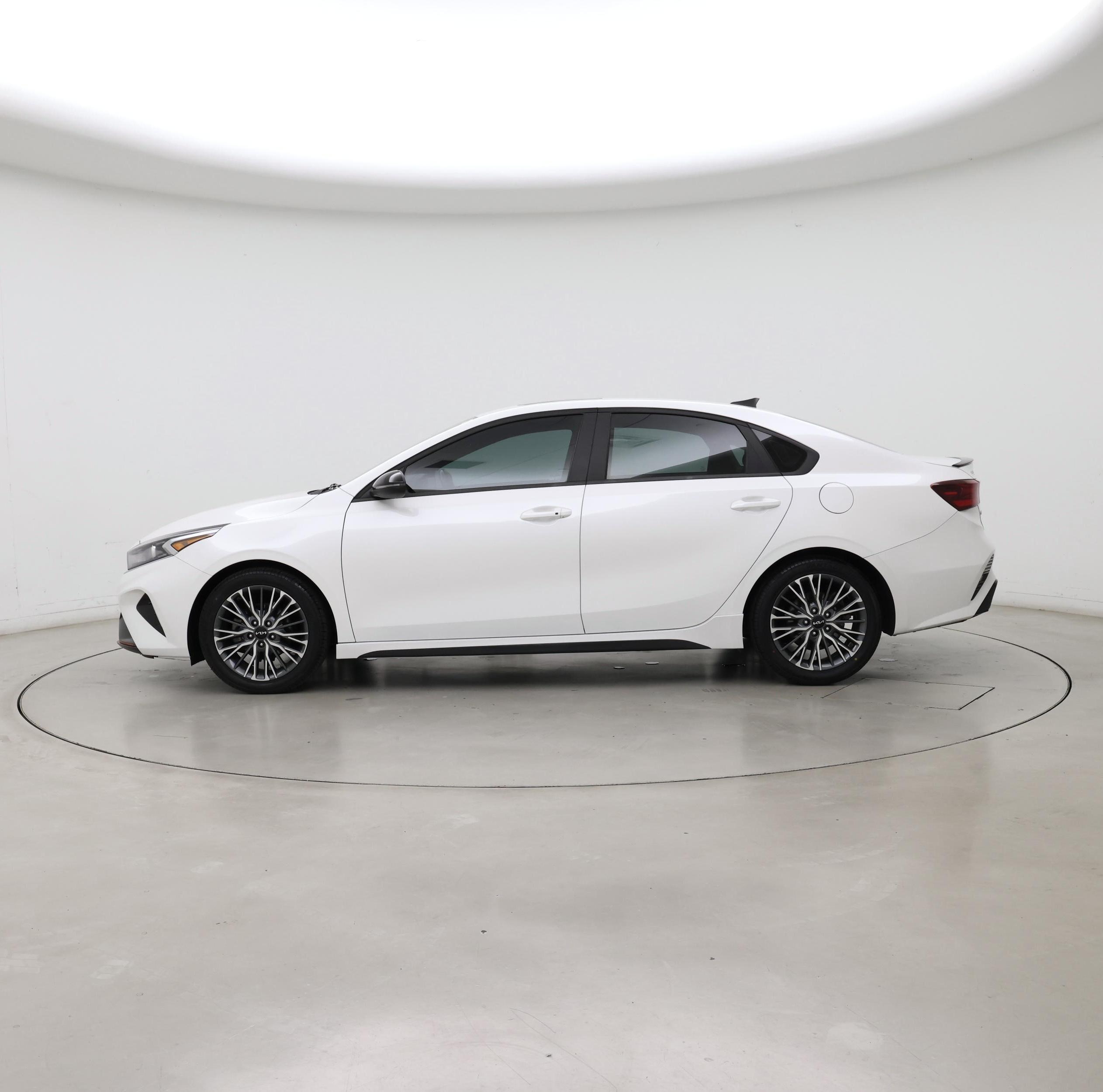 Thumbnail: 2022 Kia Forte - 3