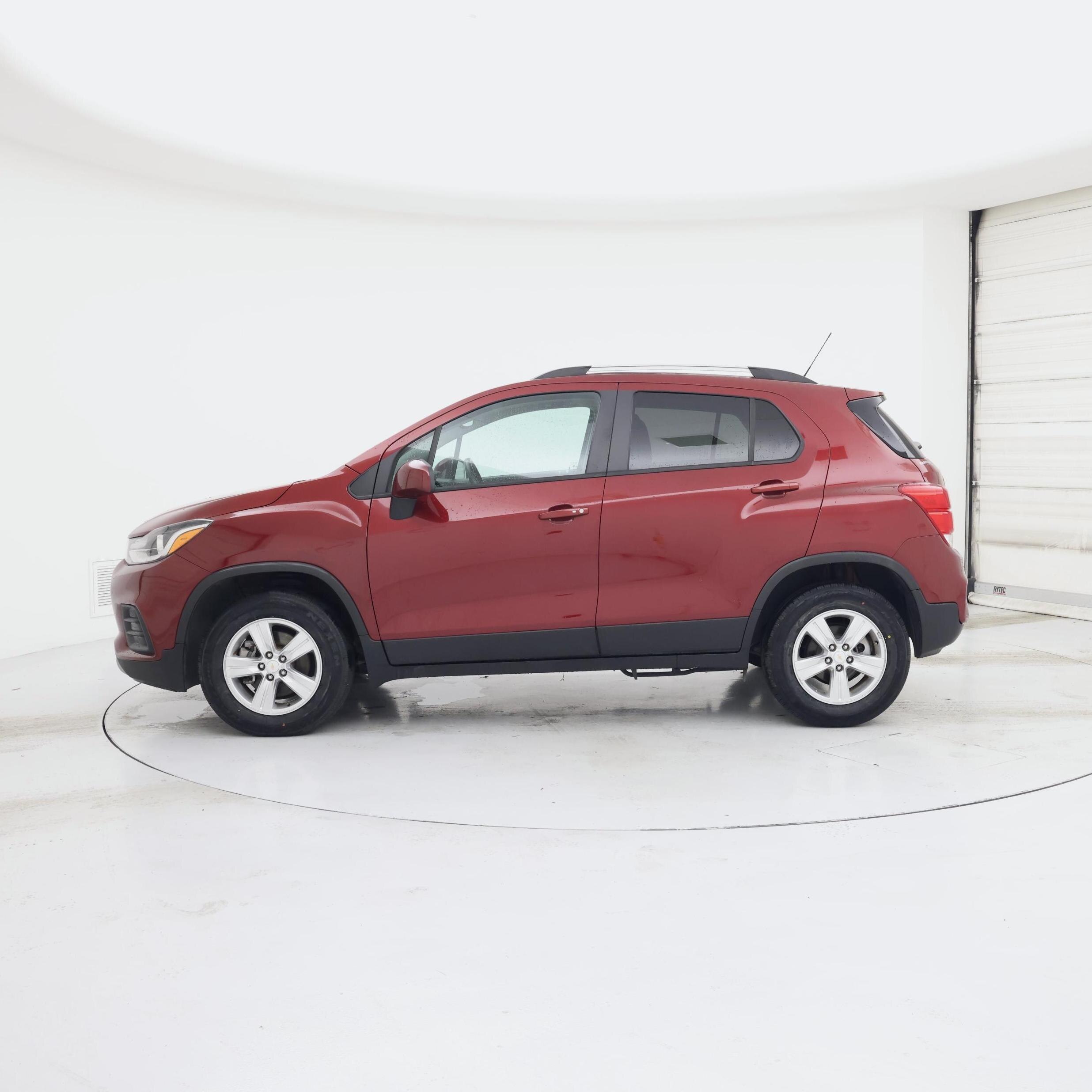 Thumbnail: 2022 Chevrolet Trax - 3