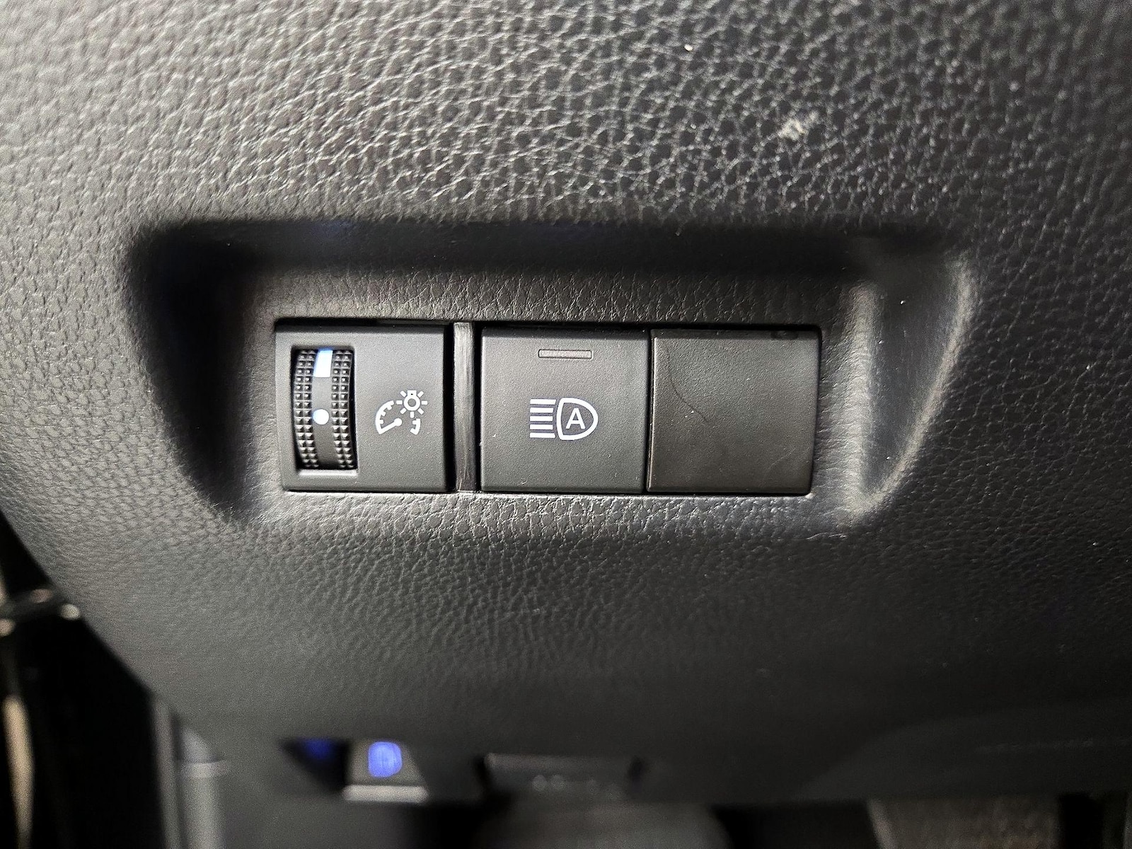 2021 Toyota RAV4 LE - Photo 14