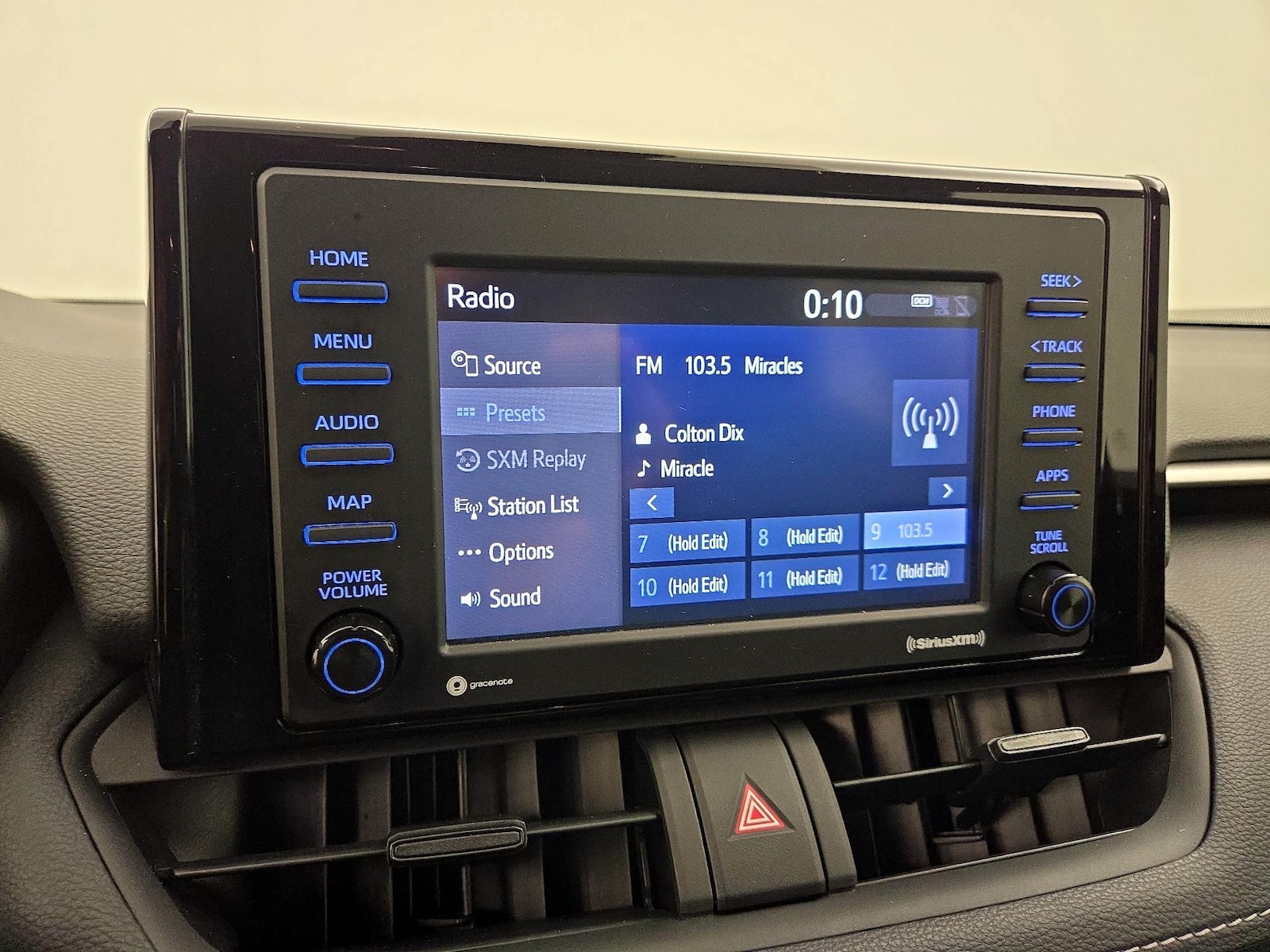 2021 Toyota RAV4 LE - Photo 16